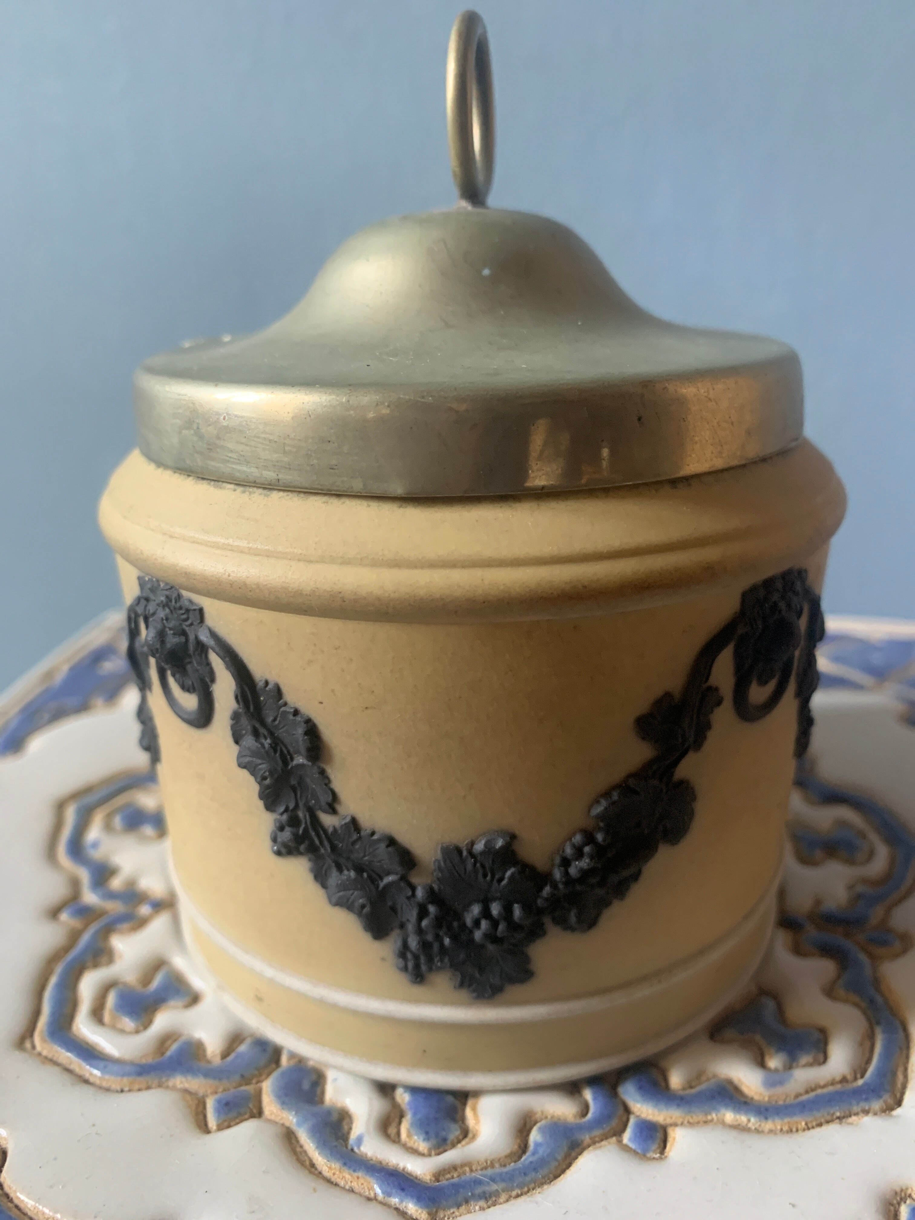 Mustard/jam pot in black jasper Wedgewood on a cane.