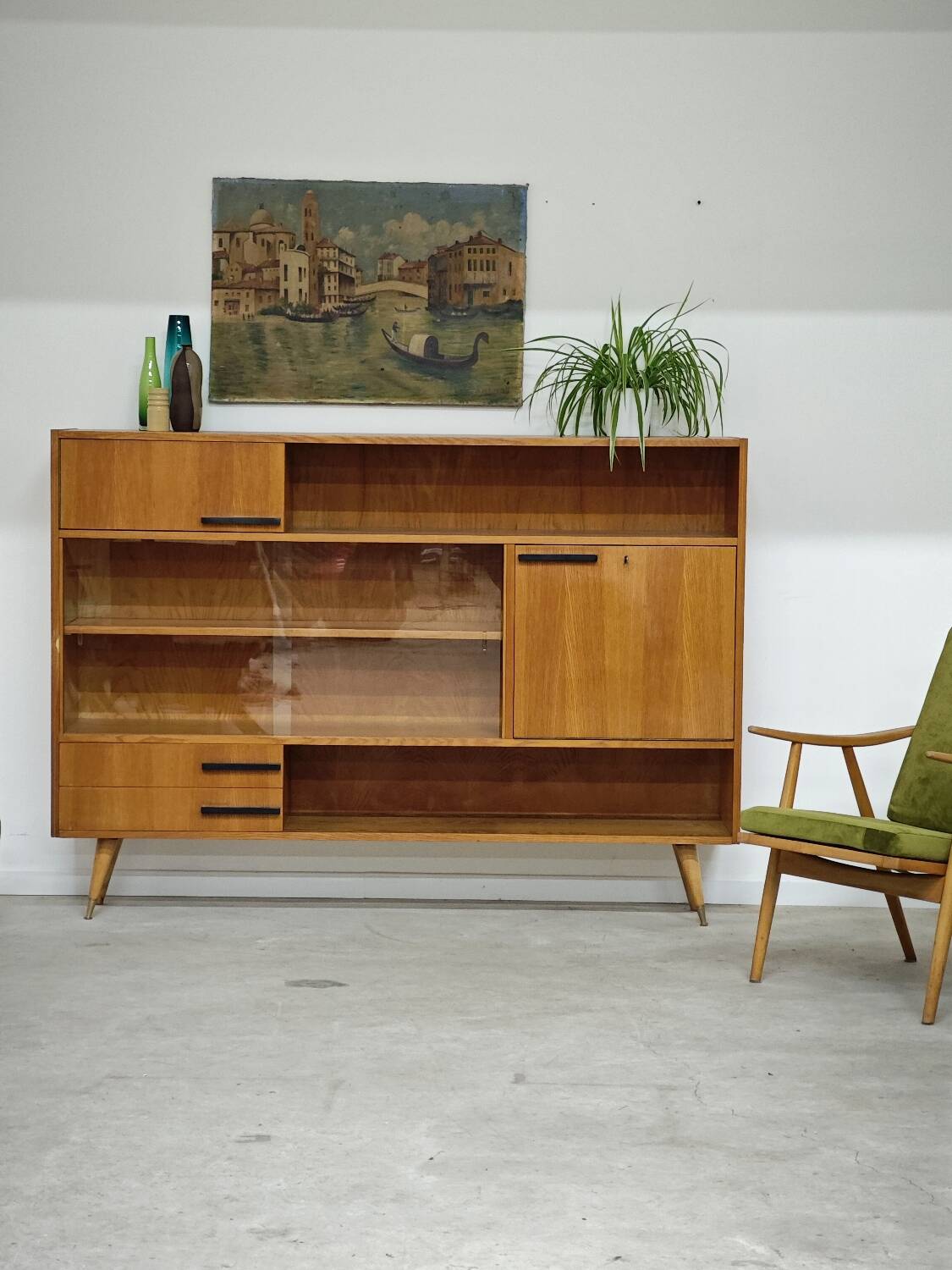 Buffet Vaisselier en bois blond Libena , ex Tchécoslovaquie 1970