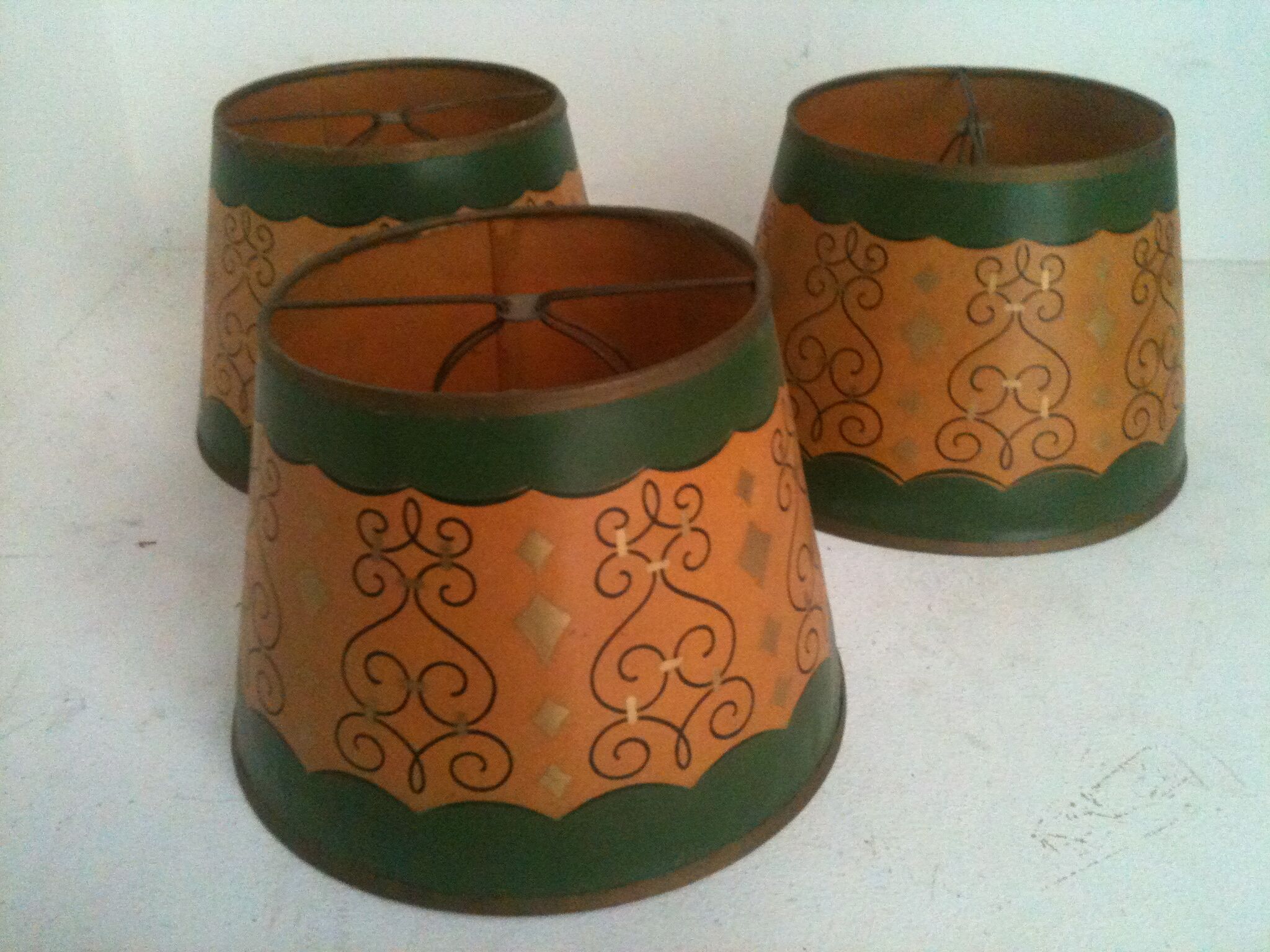 Set of 4 vintage clip lampshades, 5th offered
