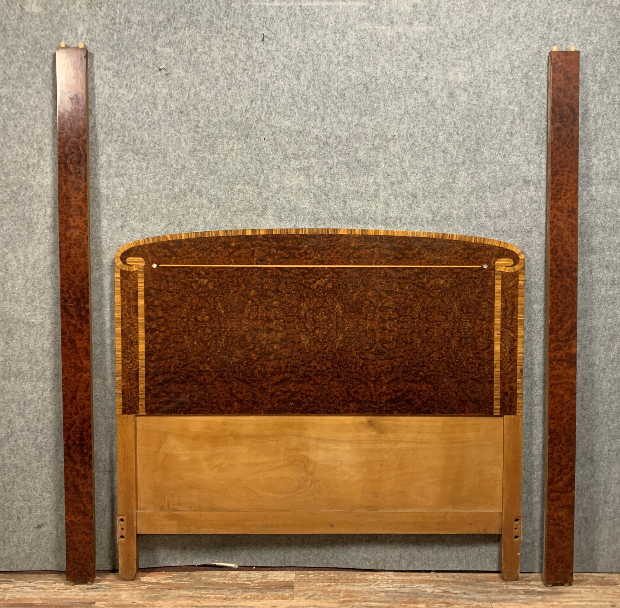 Art Deco period bed in marquetry of Loupe and Lemon tree around 1925