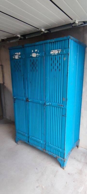 Six-door wardrobe