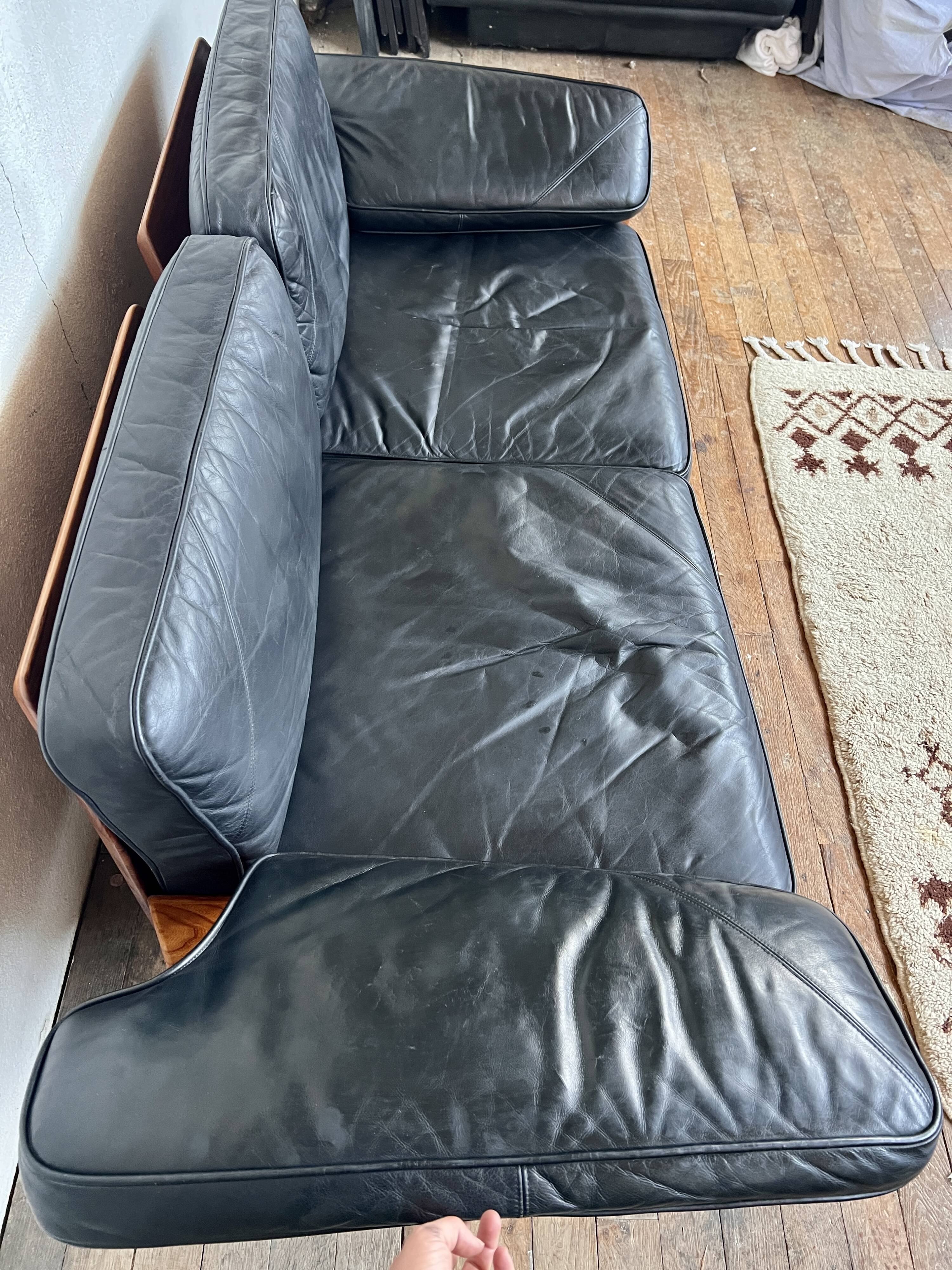 Canape seltz elm and leather design 1960