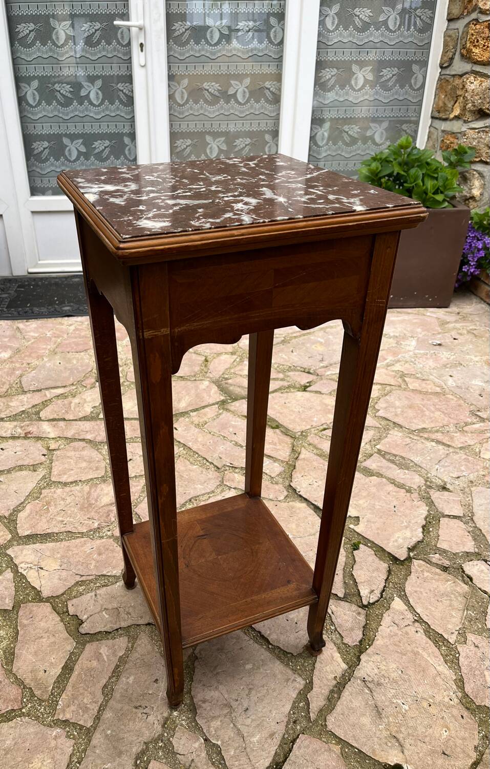 Chevet ancien, plateau en marbre