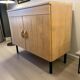 Commode vintage avec pieds en acier