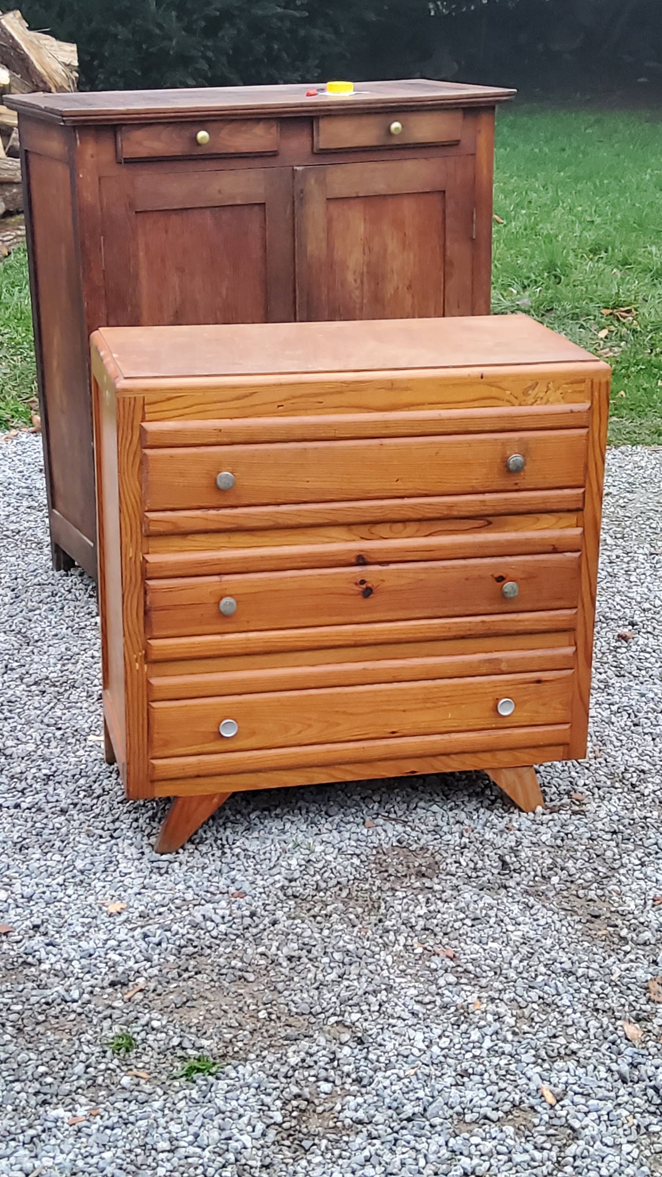Vintage chest of drawers from the 50s with compass feet and 3 drawers