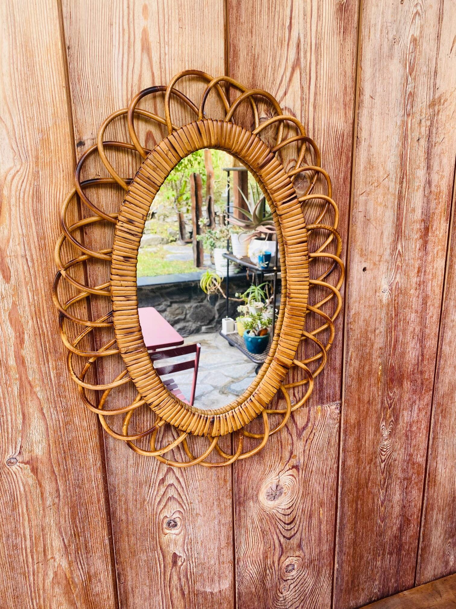 Vintage oval rattan mirror from the 60s/70s.