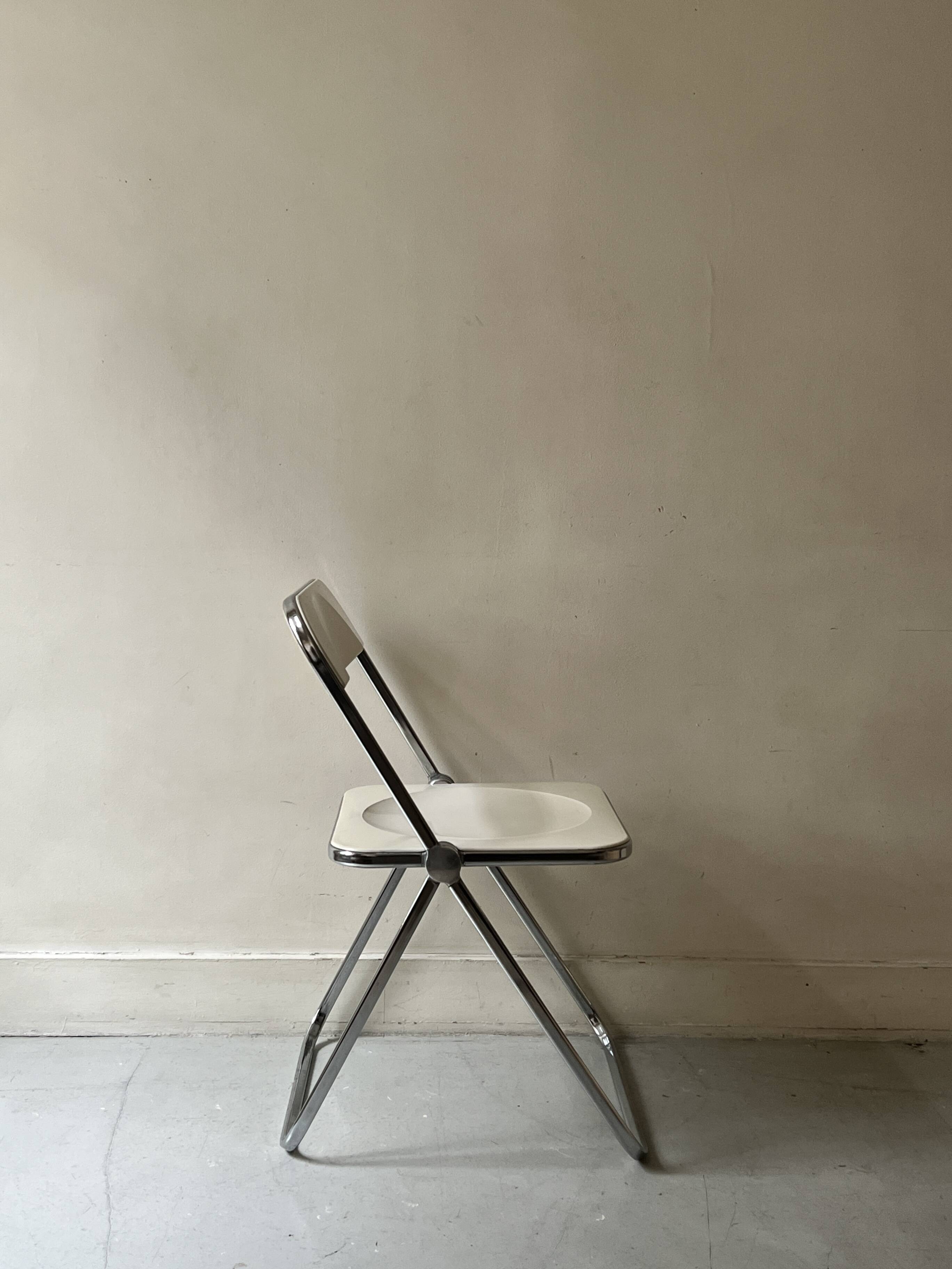 Folding chair Plia by Giancarlo Piretti, Castelli edition, 1970.