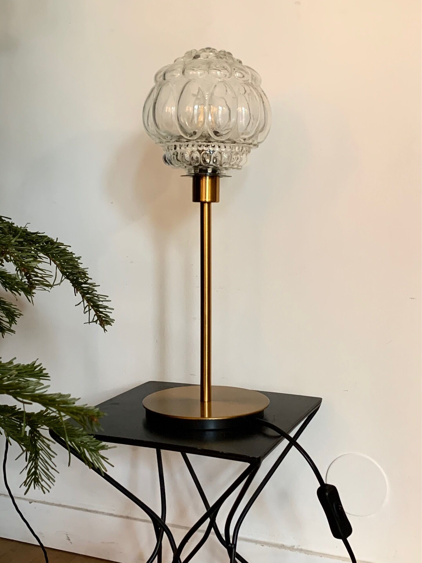 Vintage table lamp with bubbled glass globe