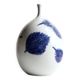 Porcelain vase by Fujii Shumei: Summer breeze in the foliage