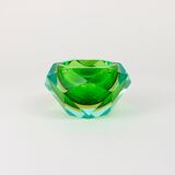 Faceted diamond ashtray in colour from the 1960s by Flavio Poli for Seguso, Murano, Italy.