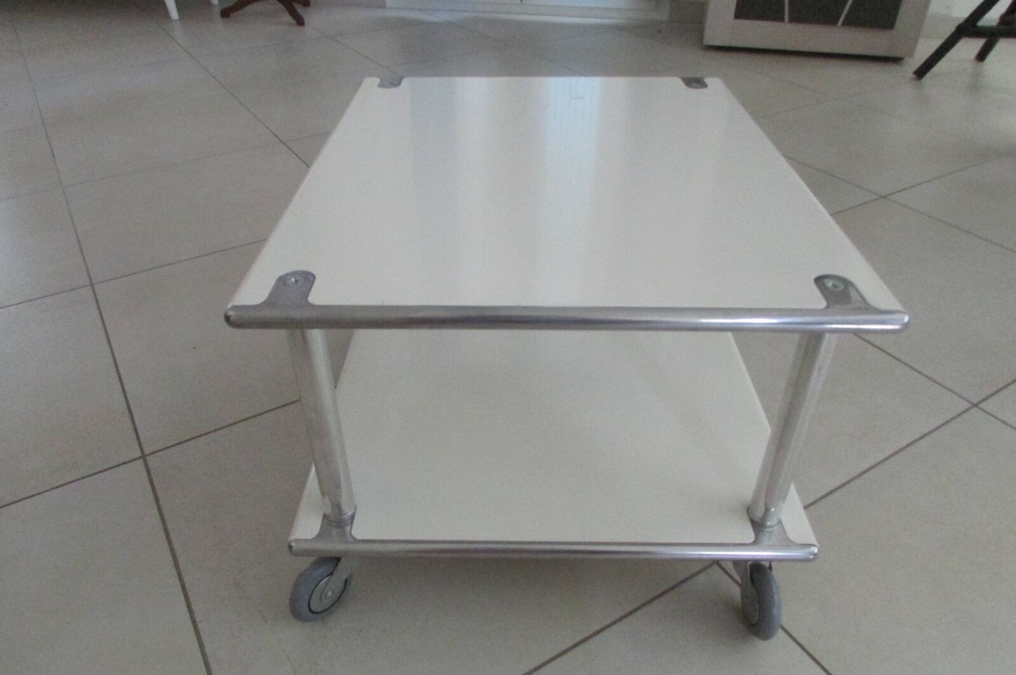 Table basse space age double plateaux en acier laqué blanc, France