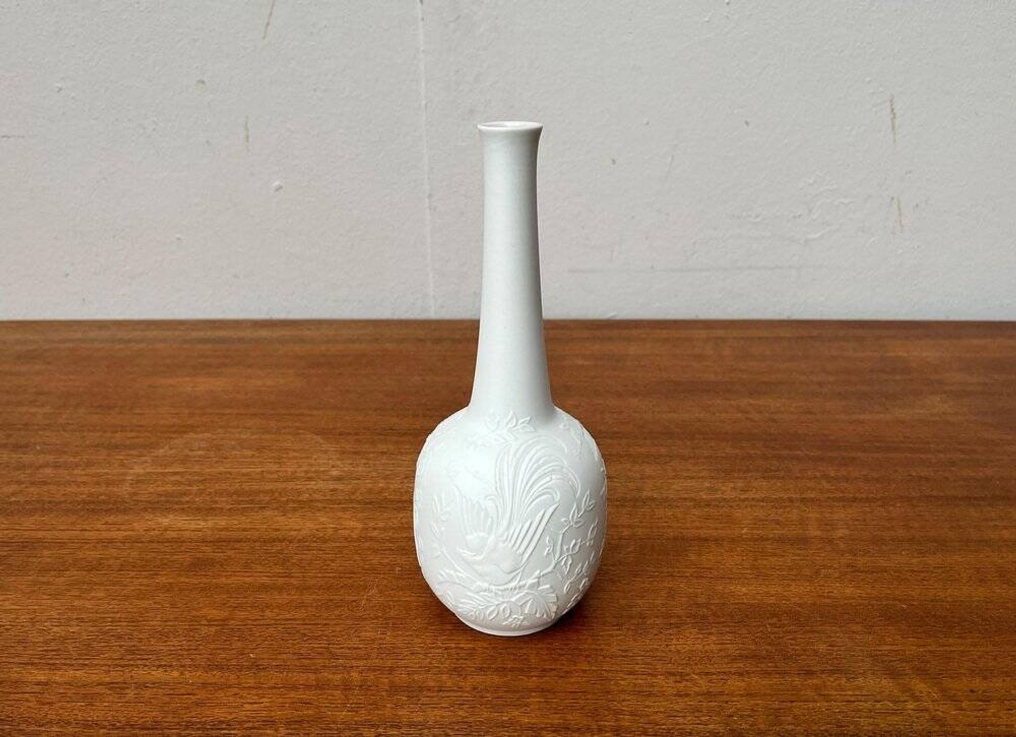 German white porcelain vase from the mid-century with bird motif by Kaiser, 1960s.