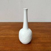 German white porcelain vase from the mid-century with bird motif by Kaiser, 1960s.