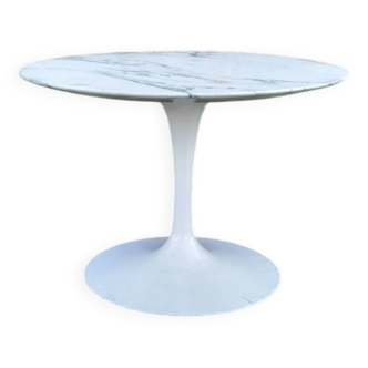 Tulip coffee table - end table by Eero Saarinen for Knoll International