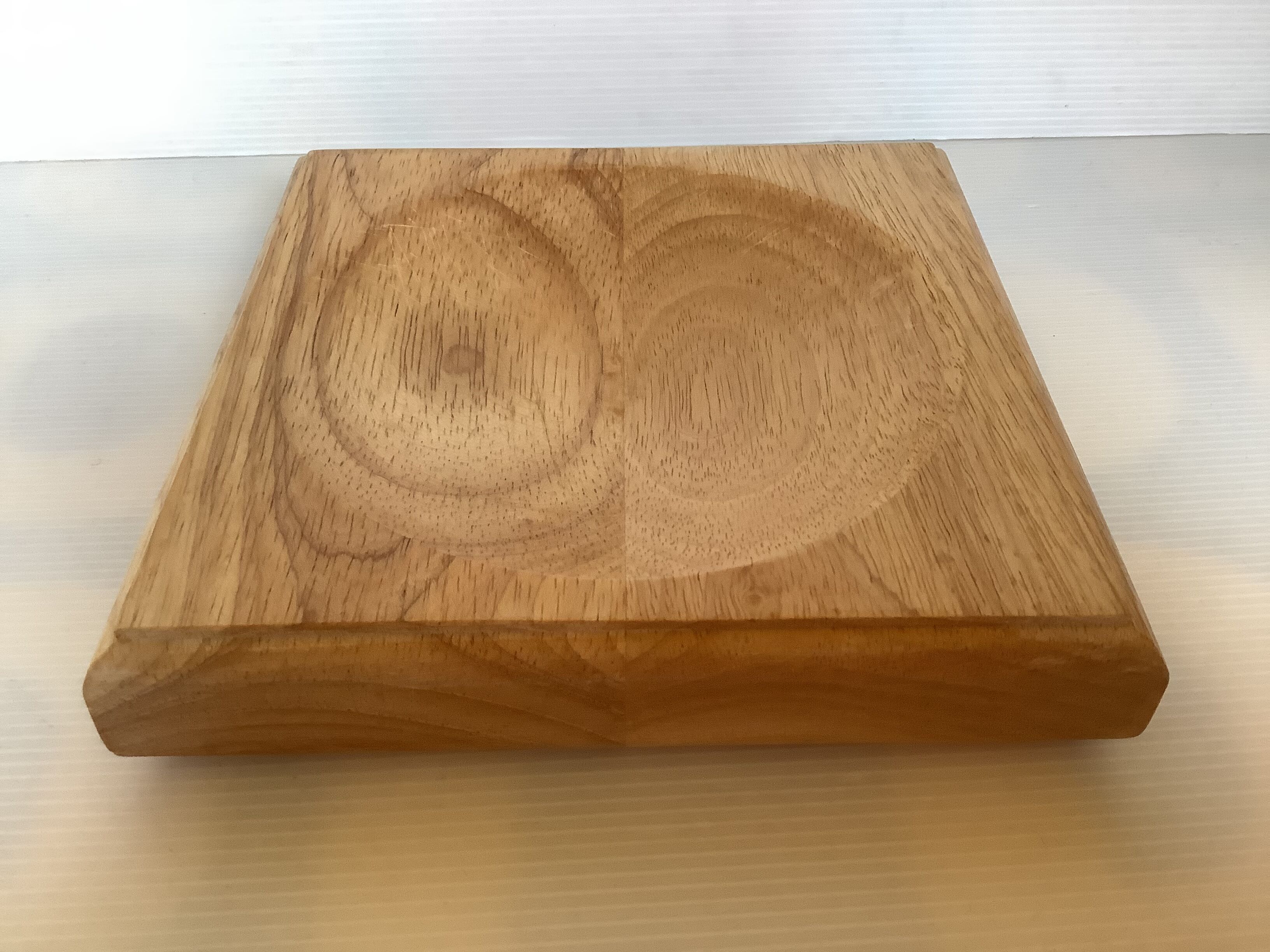 Empty pocket thick wood style picks up change