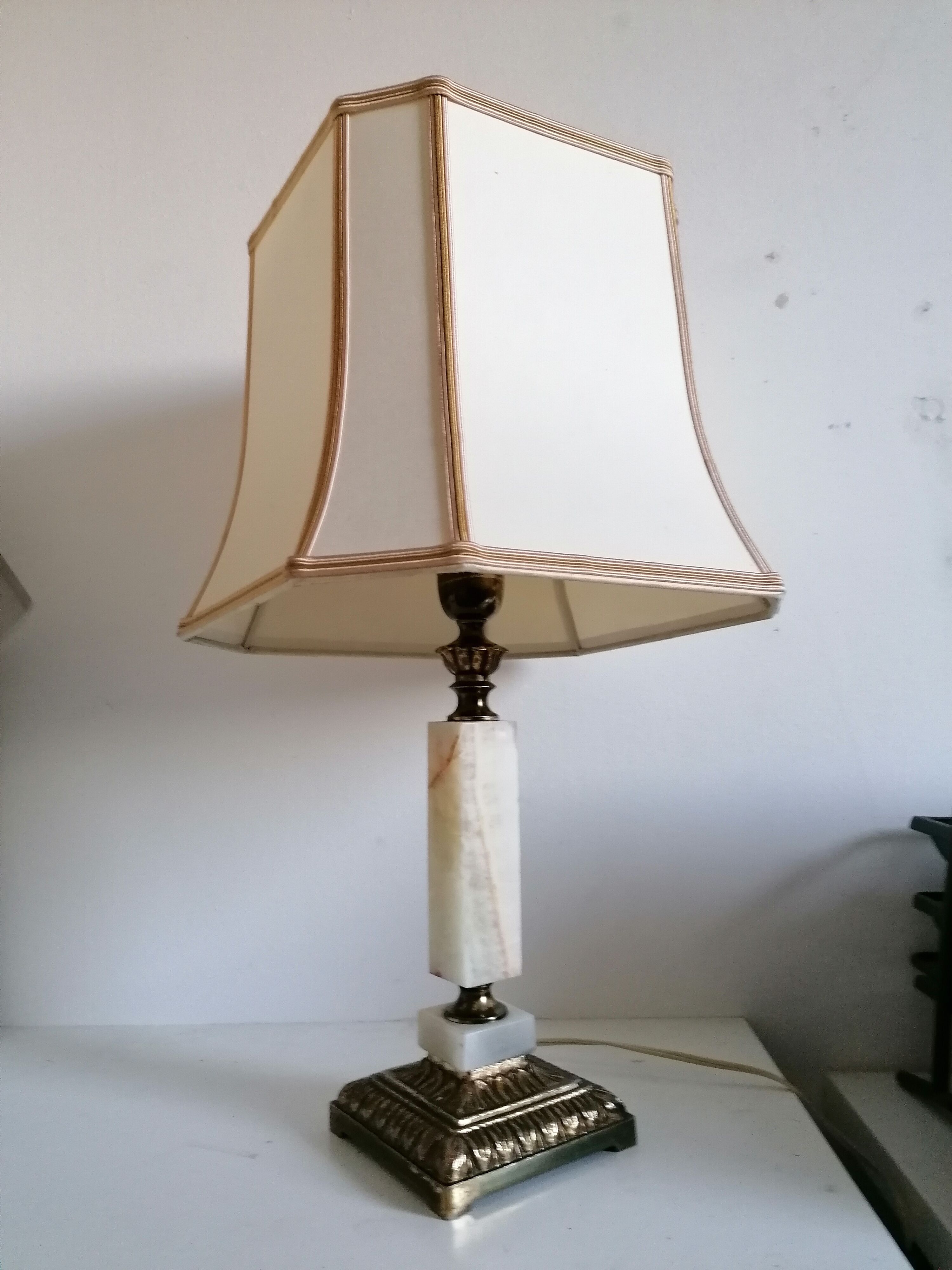 Bronze and alabaster foot lamp vintage art deco style