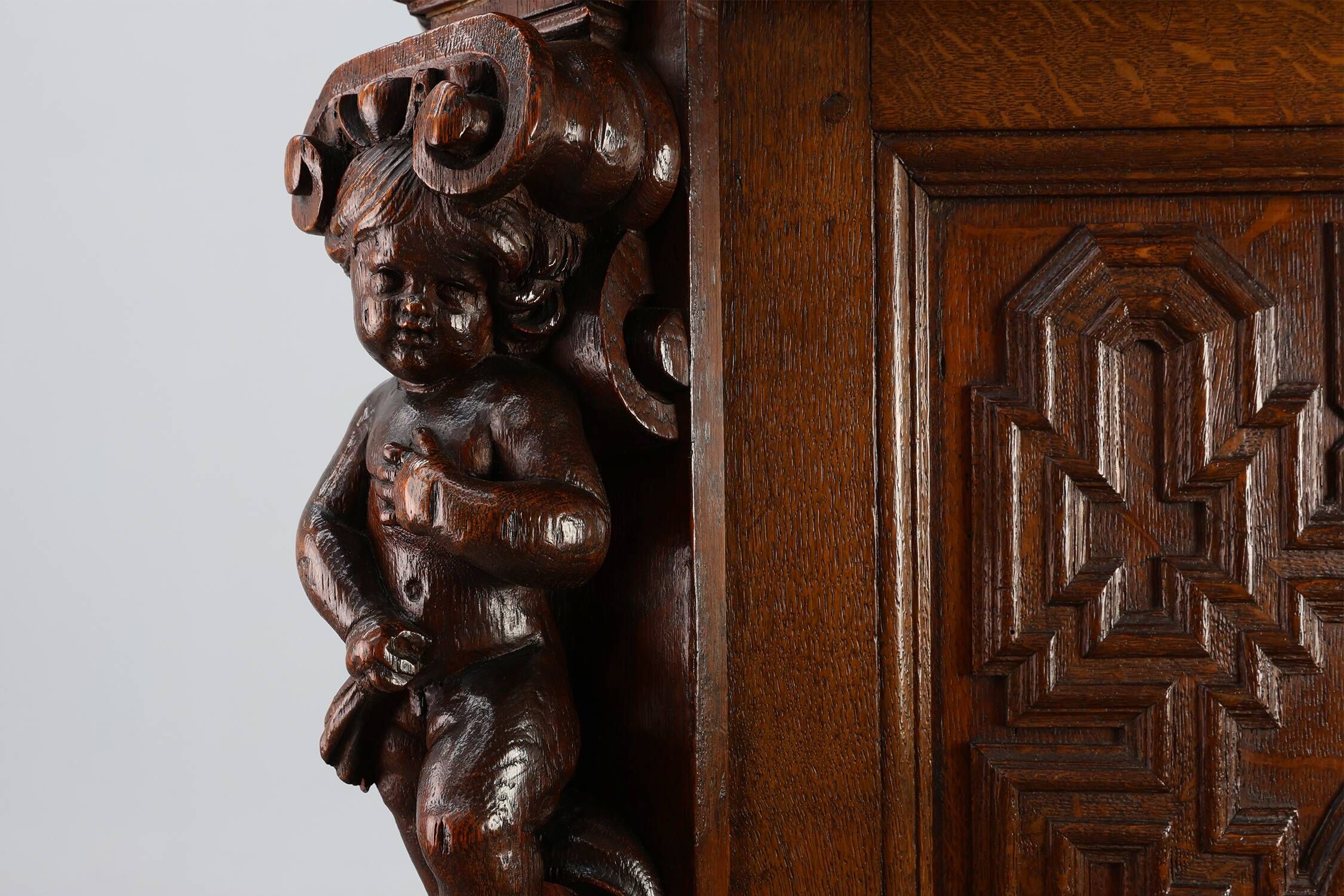 Flemish renaissance "beeldenkast" cabinet in oak wood Antwerp, ca. 1630