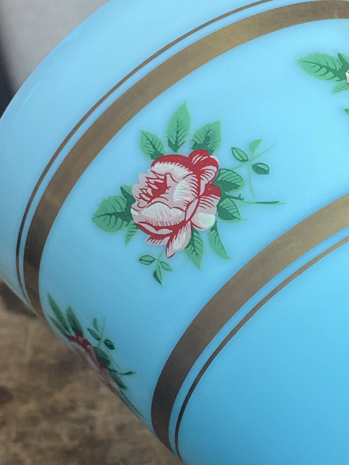 Calice en verre opalin bleu
