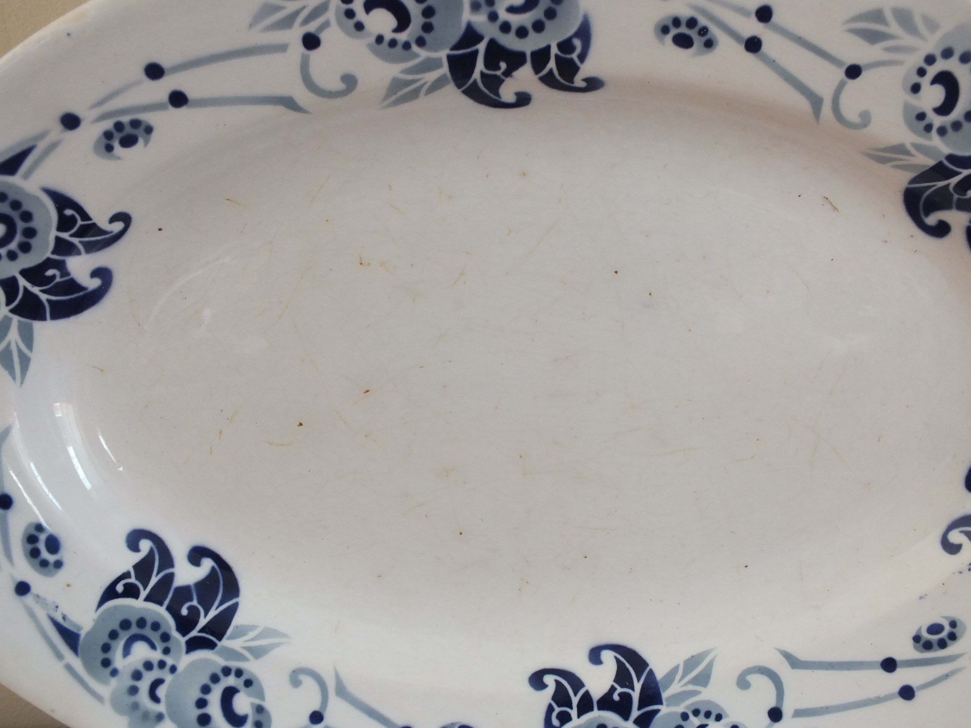 Oval dish Moulin des Loups service Villette en Terre de Fer