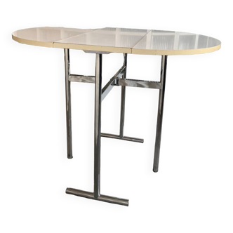 Folding table