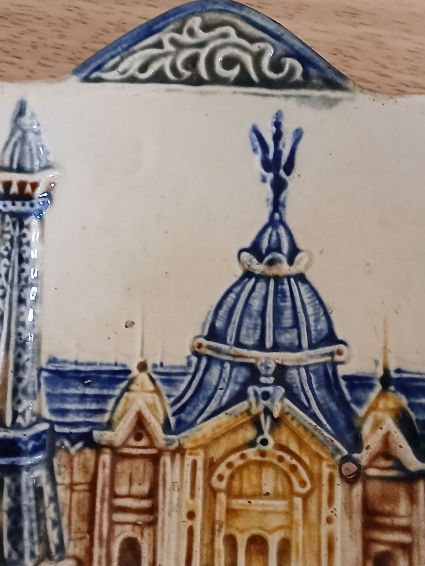 Plat en barbotine du XIXÈME Siècle