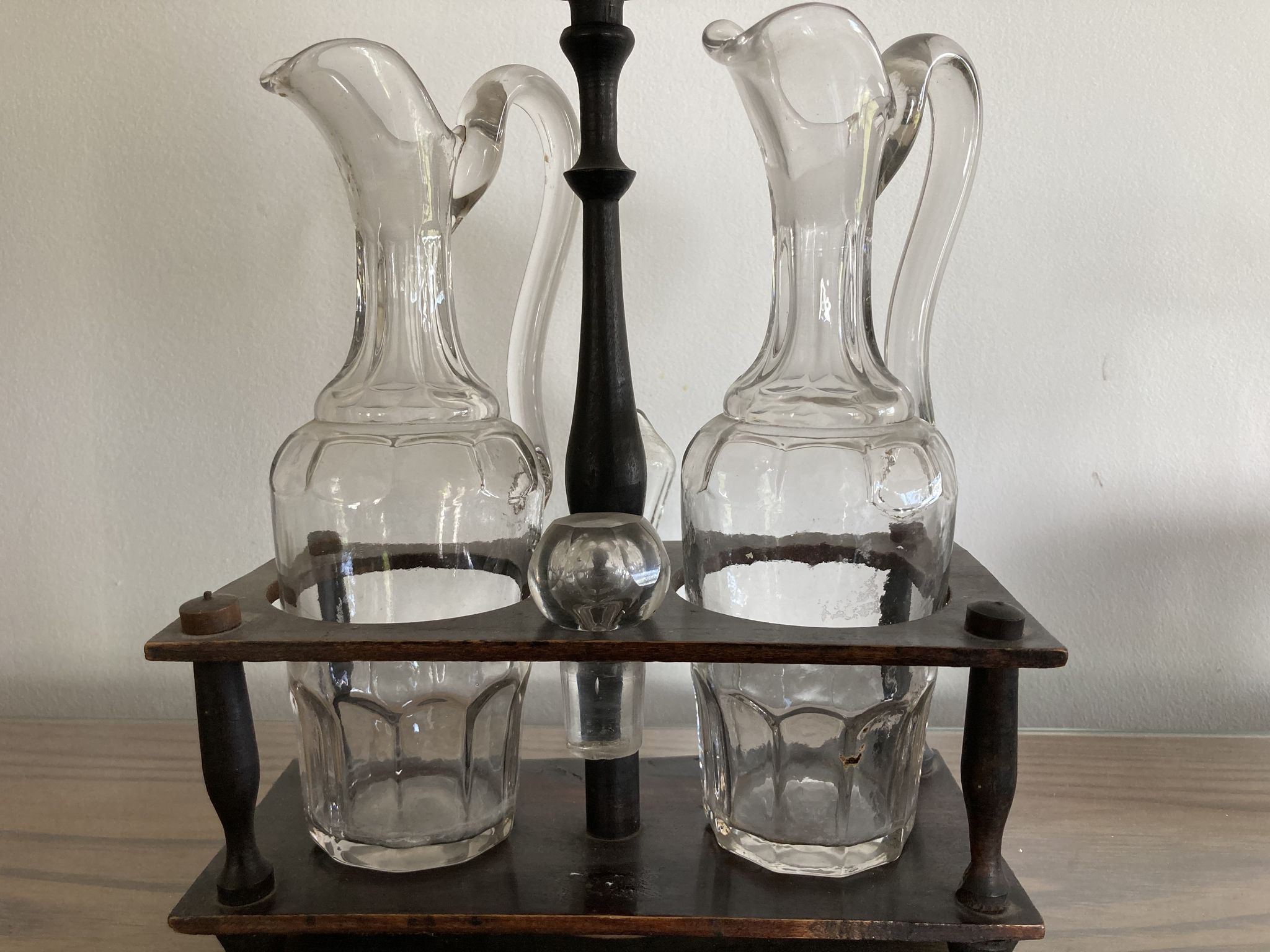 Servant oil and vinegar