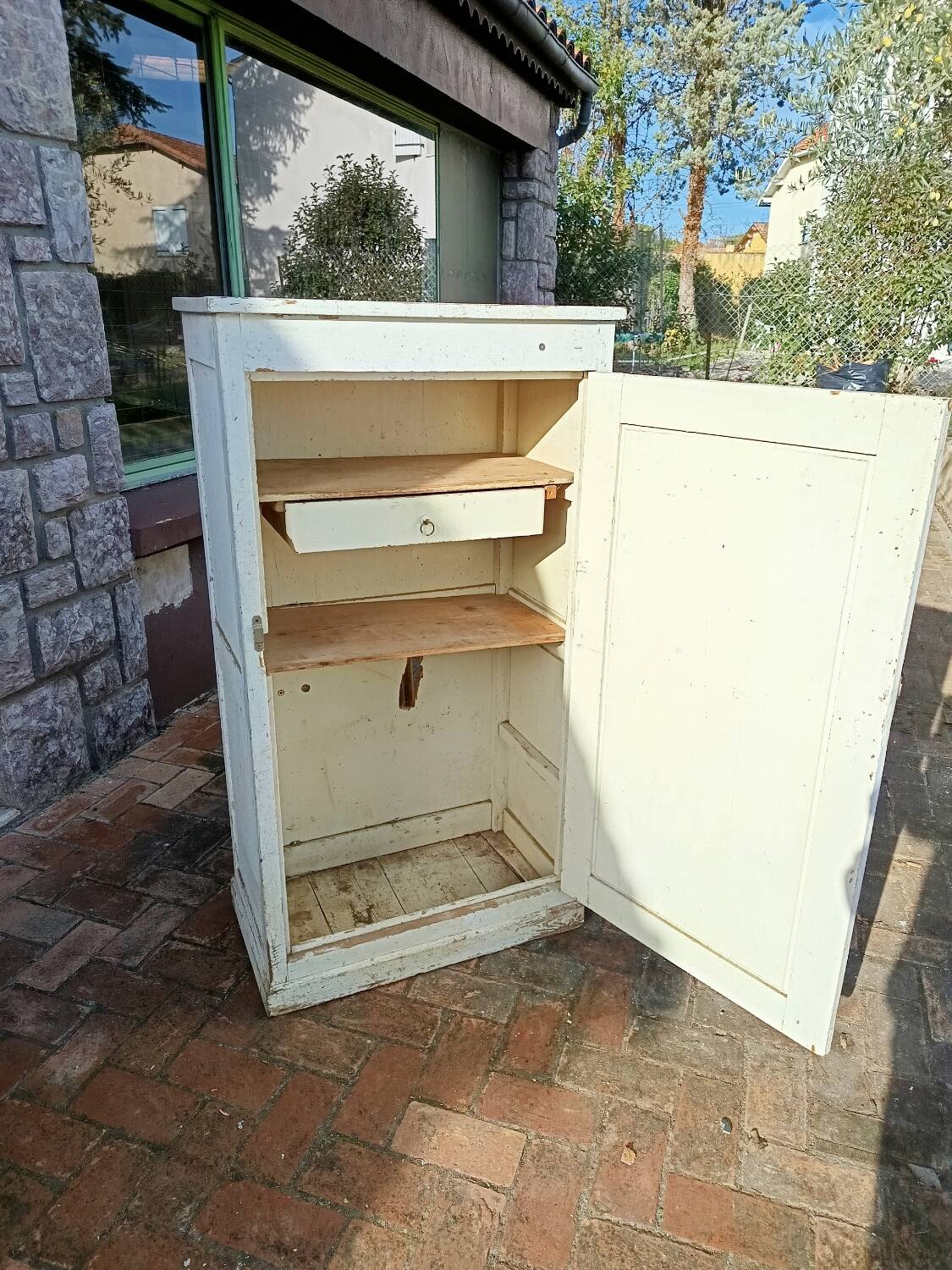 Petite Armoire parisienne