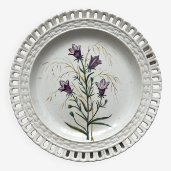 Assiette ajourée en faïence fine, opaque de Lunéville, peinture de fleurs en 1886