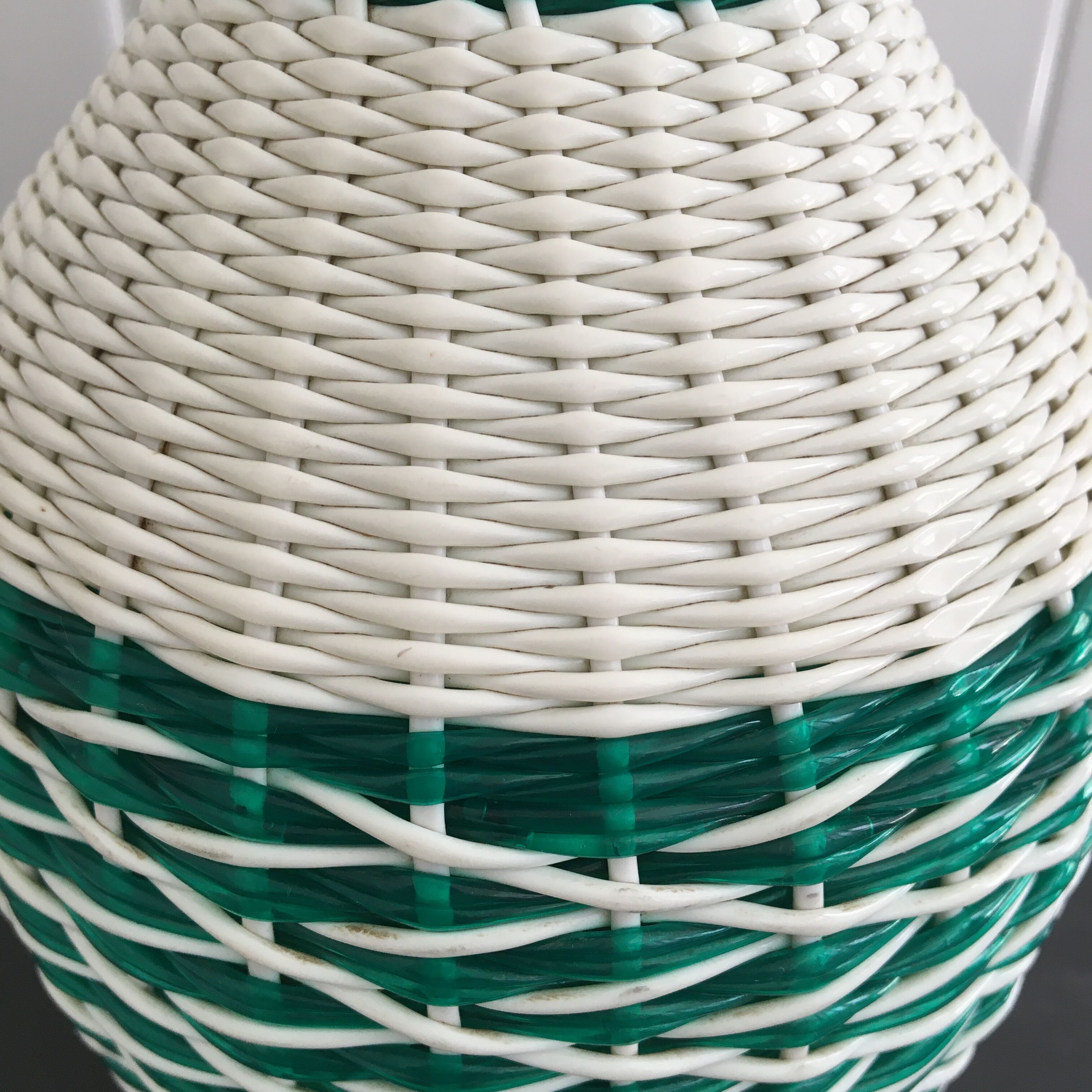 Scoubidou bottle and its 60s cap