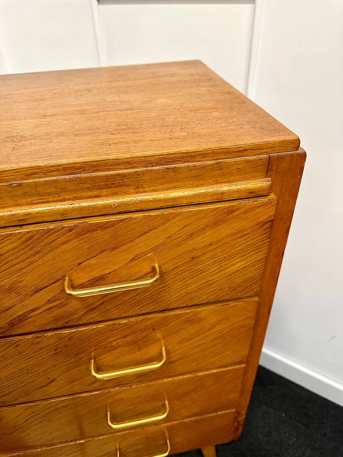 Commode vintage pieds compas