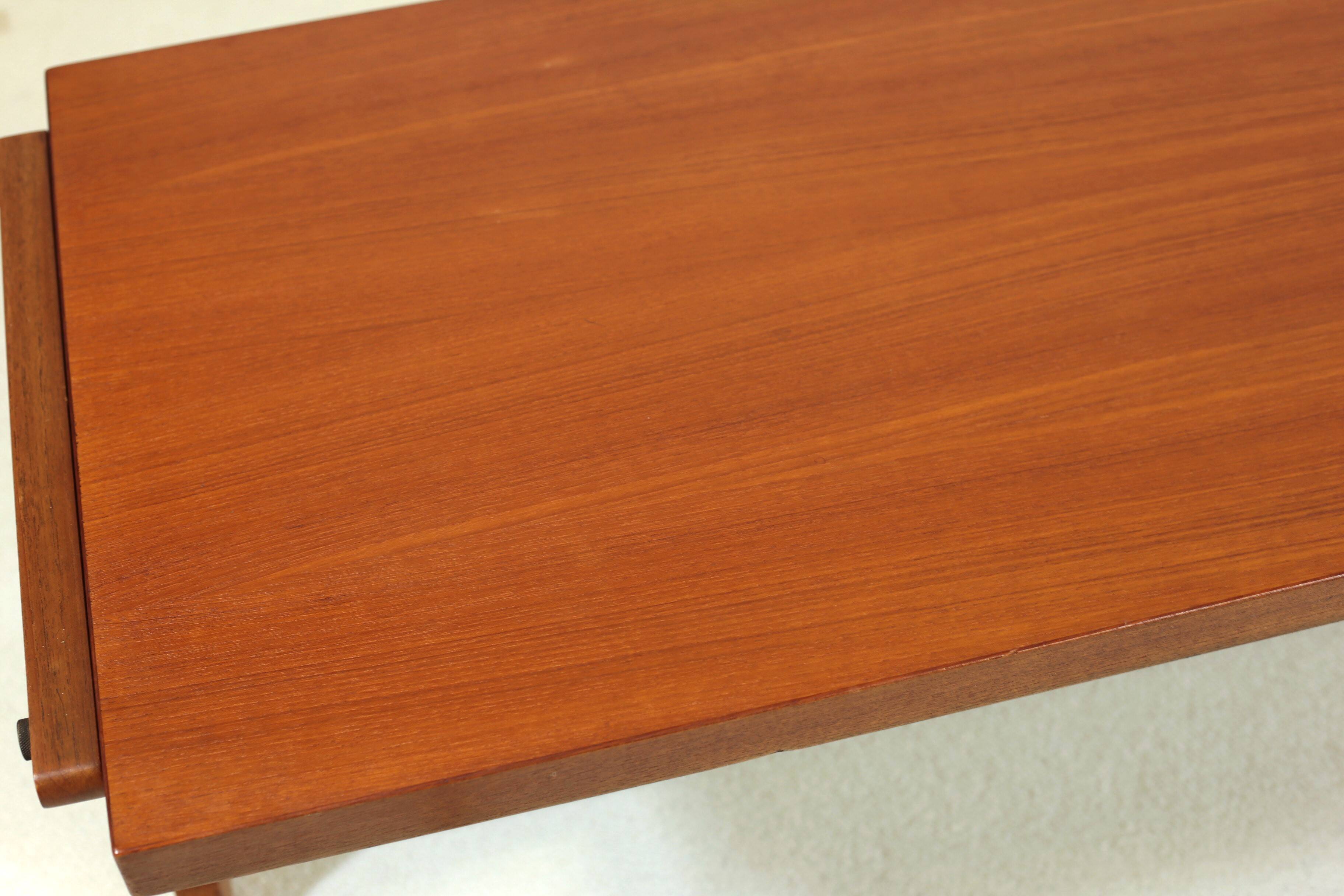 Reversible coffee table