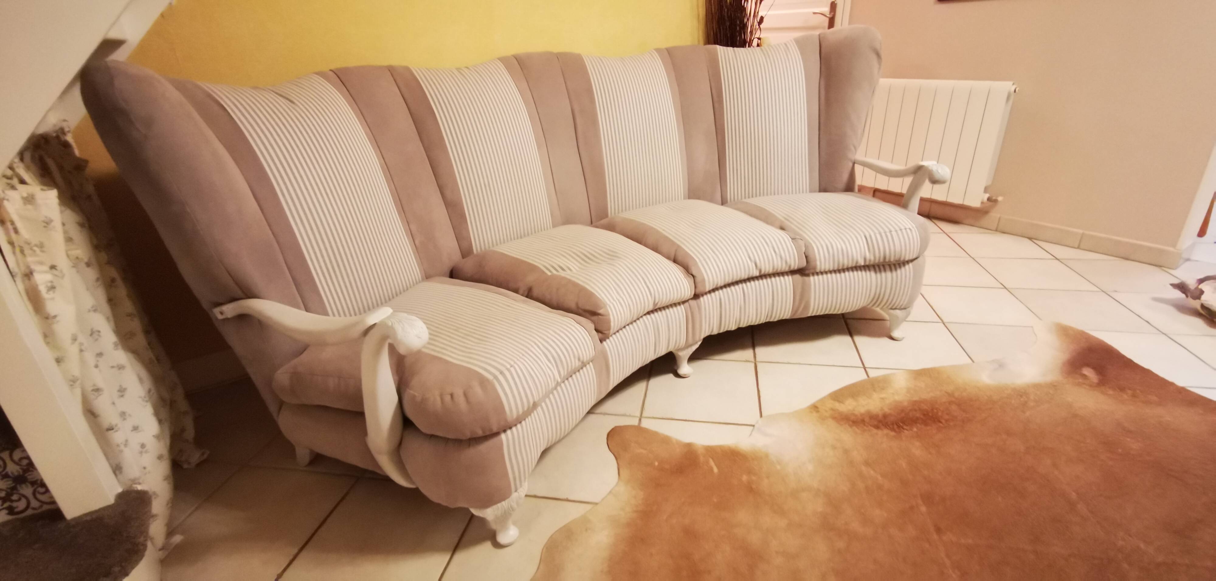 Baroque style curved sofa