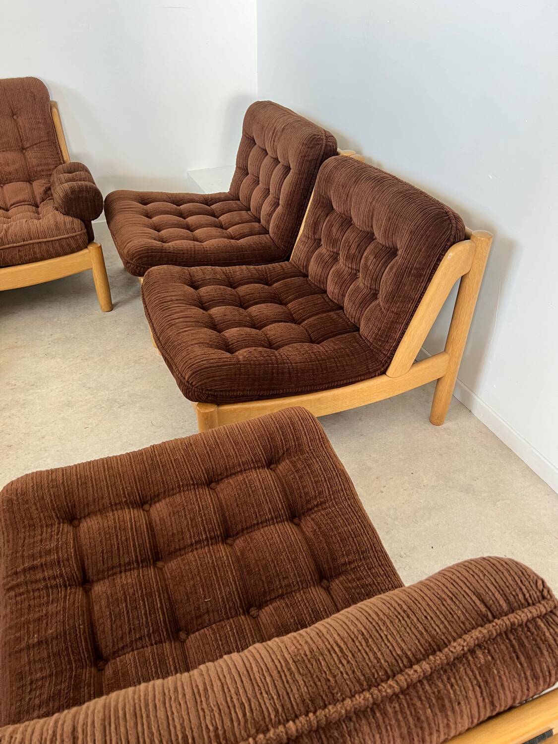 Old modular living room 7 armchairs and vintage Scandinavian design coffee table from the 60s