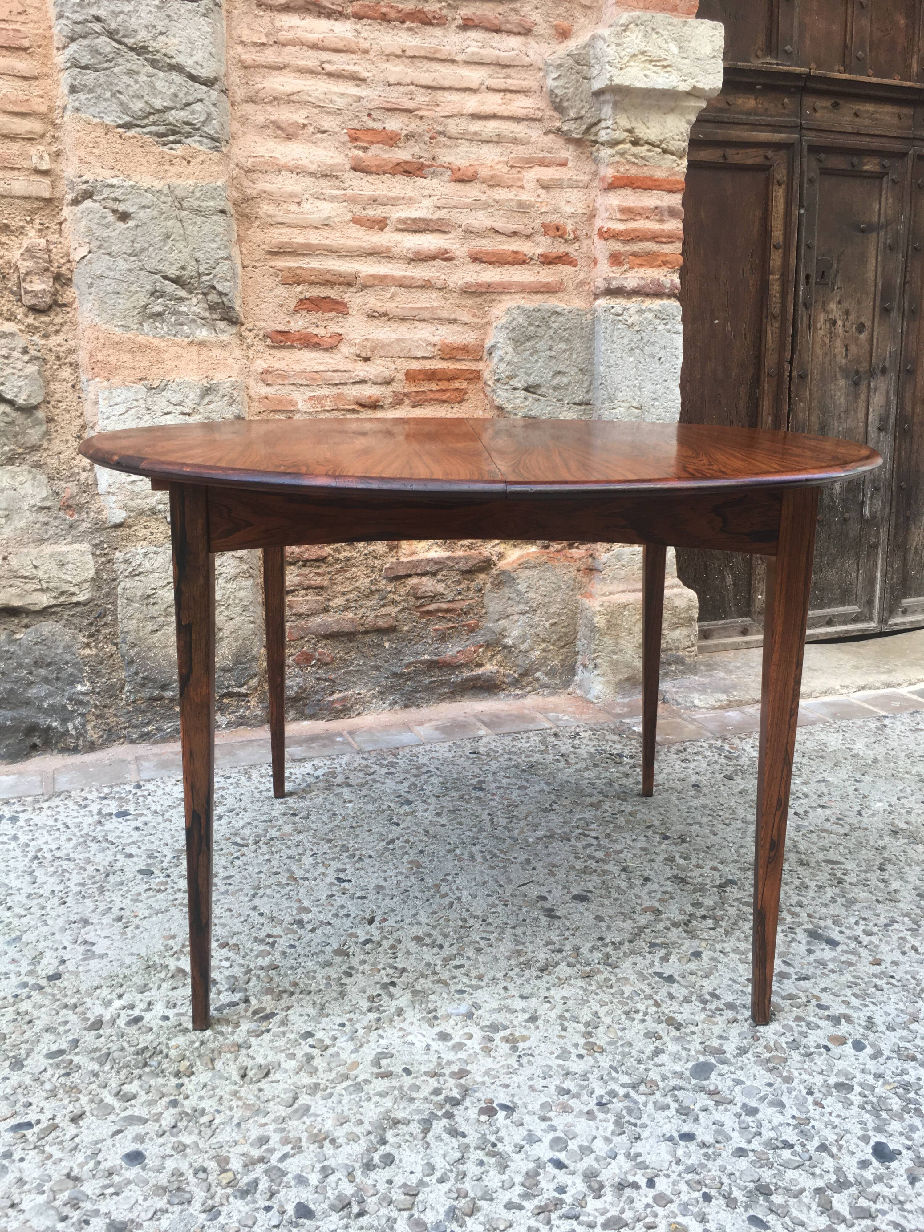 Expandable roundtable