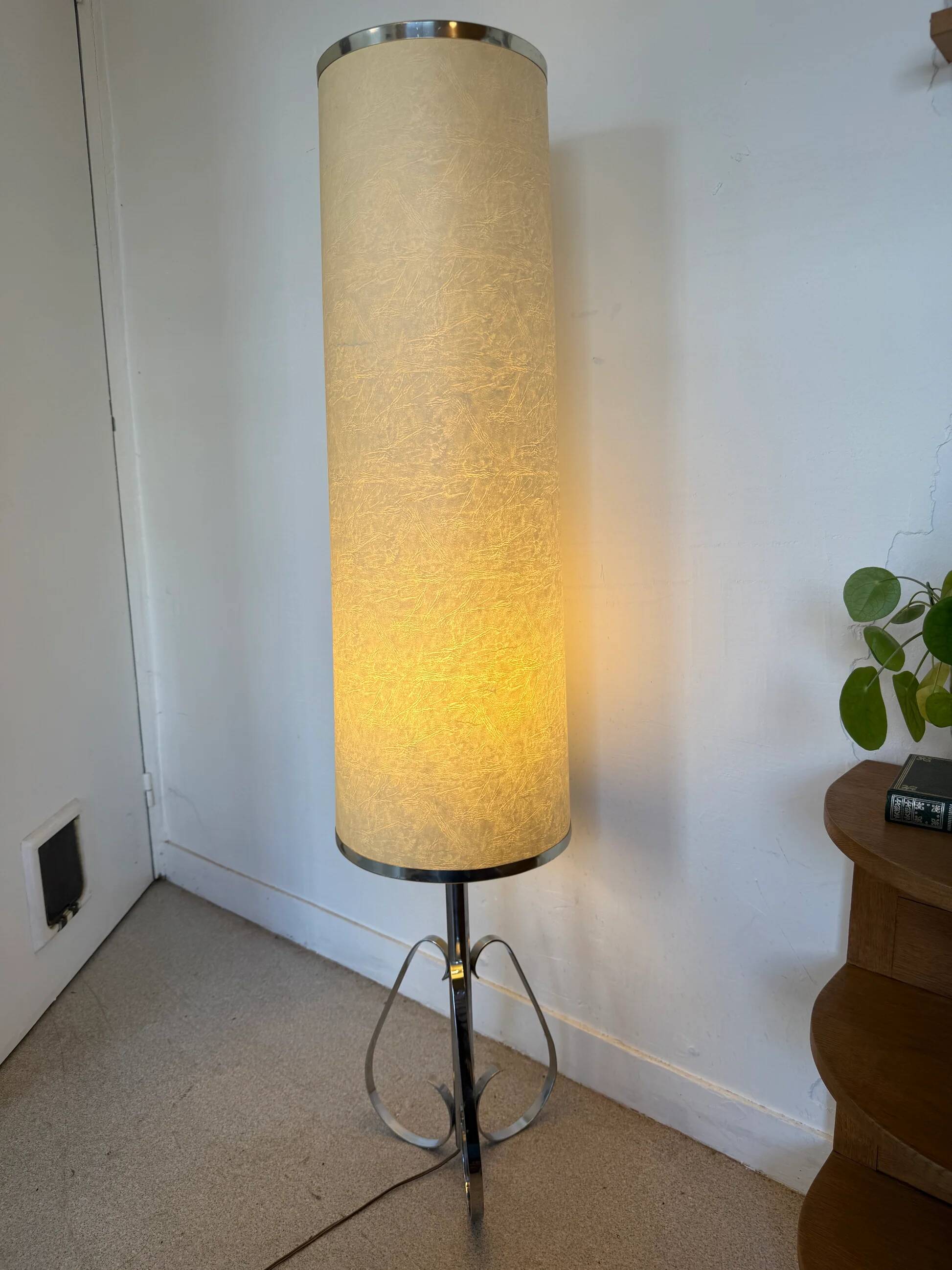 Vintage chrome lamp / floor lamp with its metal-edged shade