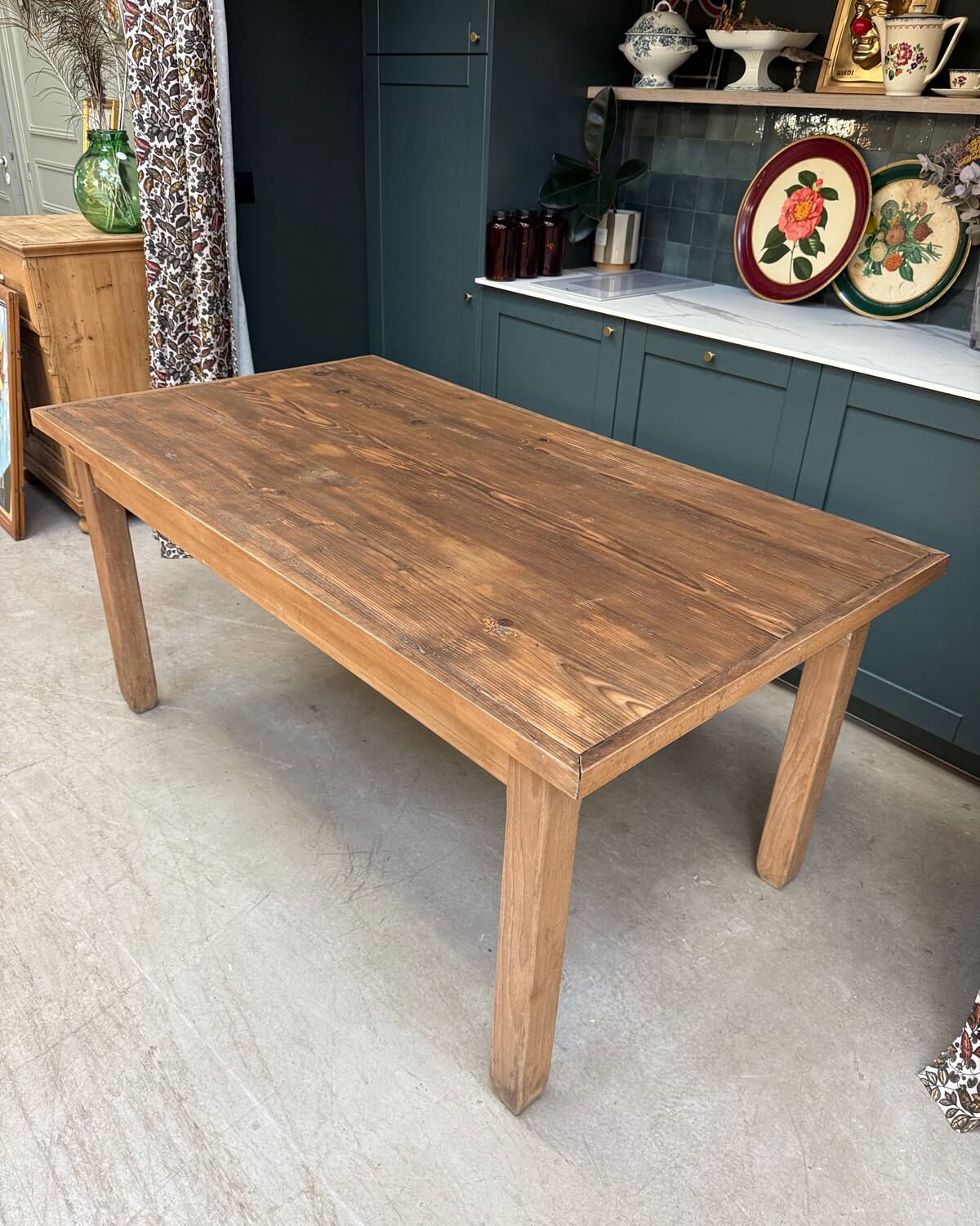 Farmhouse table (renovated)