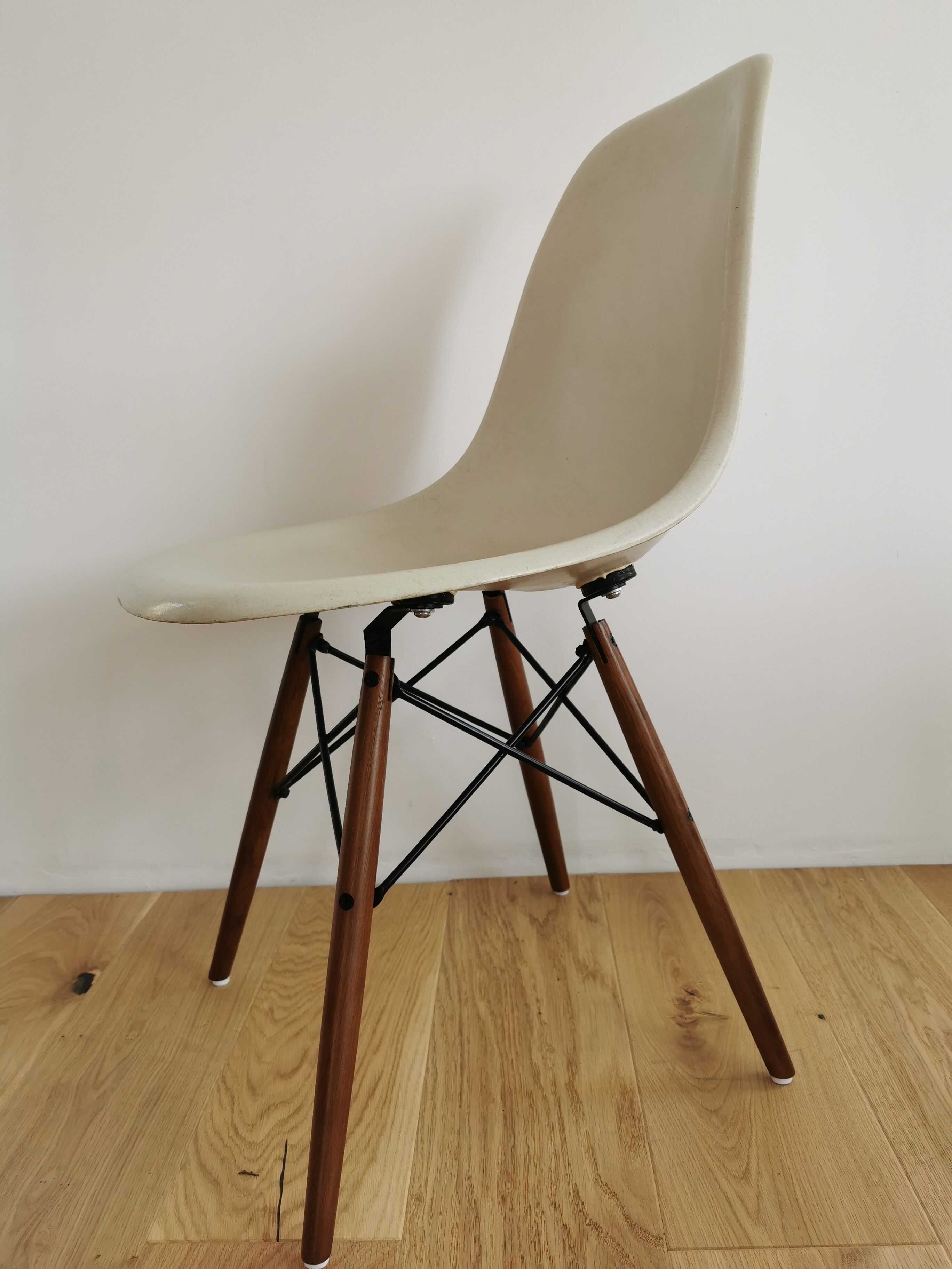 Eames DSW Herman Miller Chair