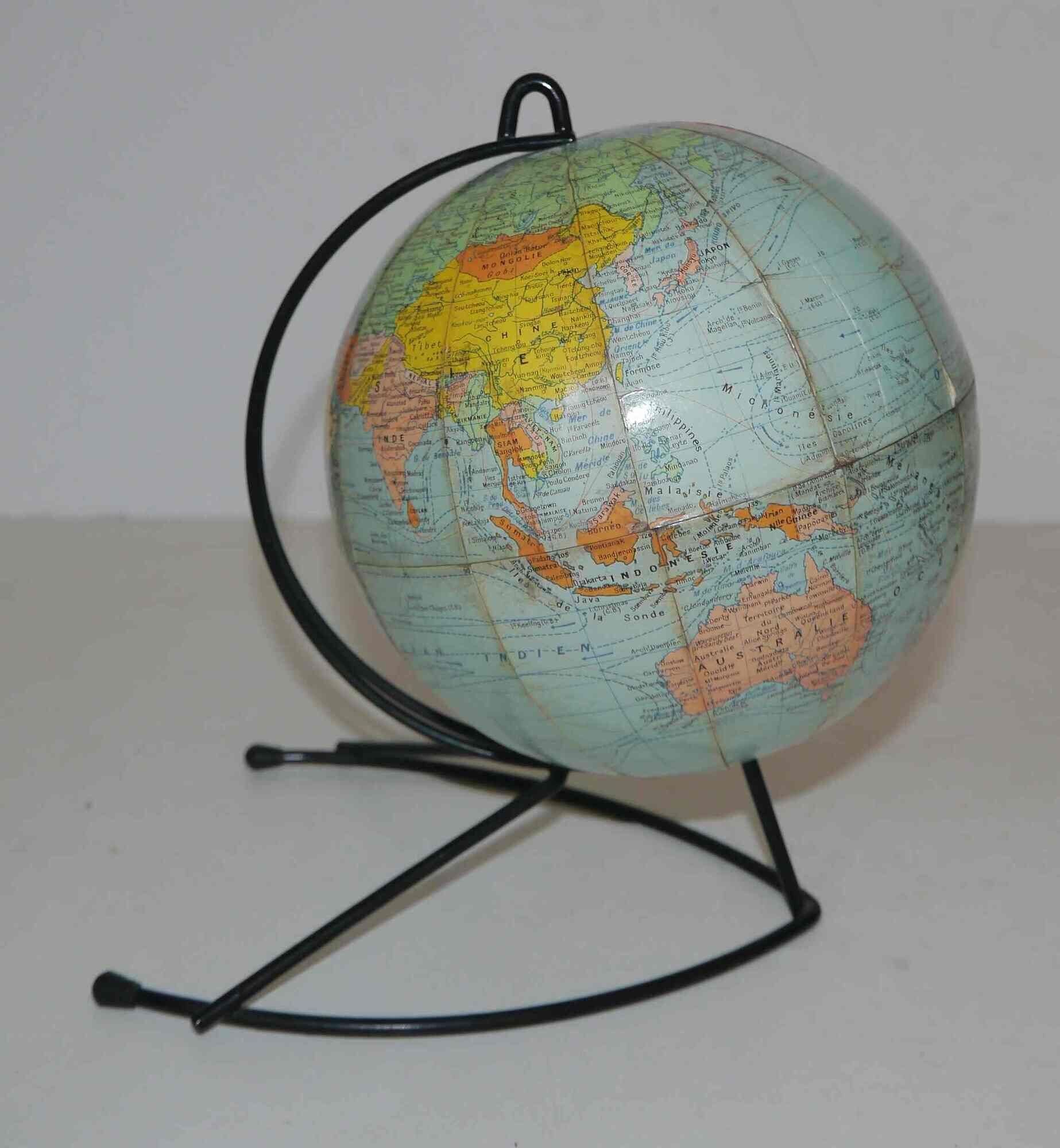 Old cardboard globe Girard and Barrère 50's
