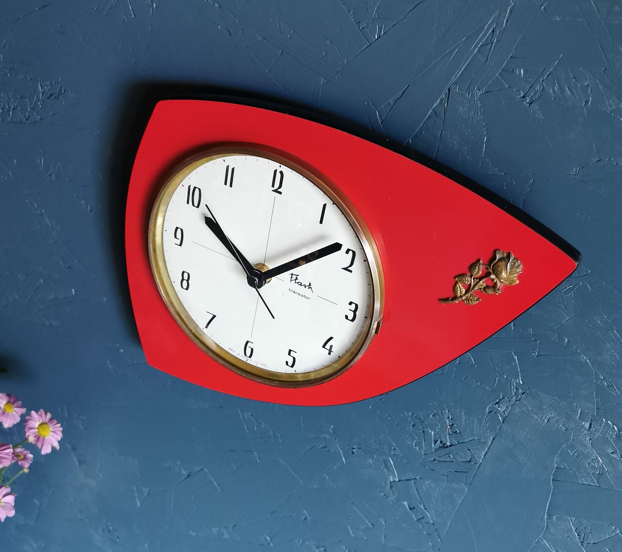 Vintage formica clock silent wall clock asymmetrical "Flash transistor red flower"