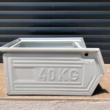 Industrial claw tray