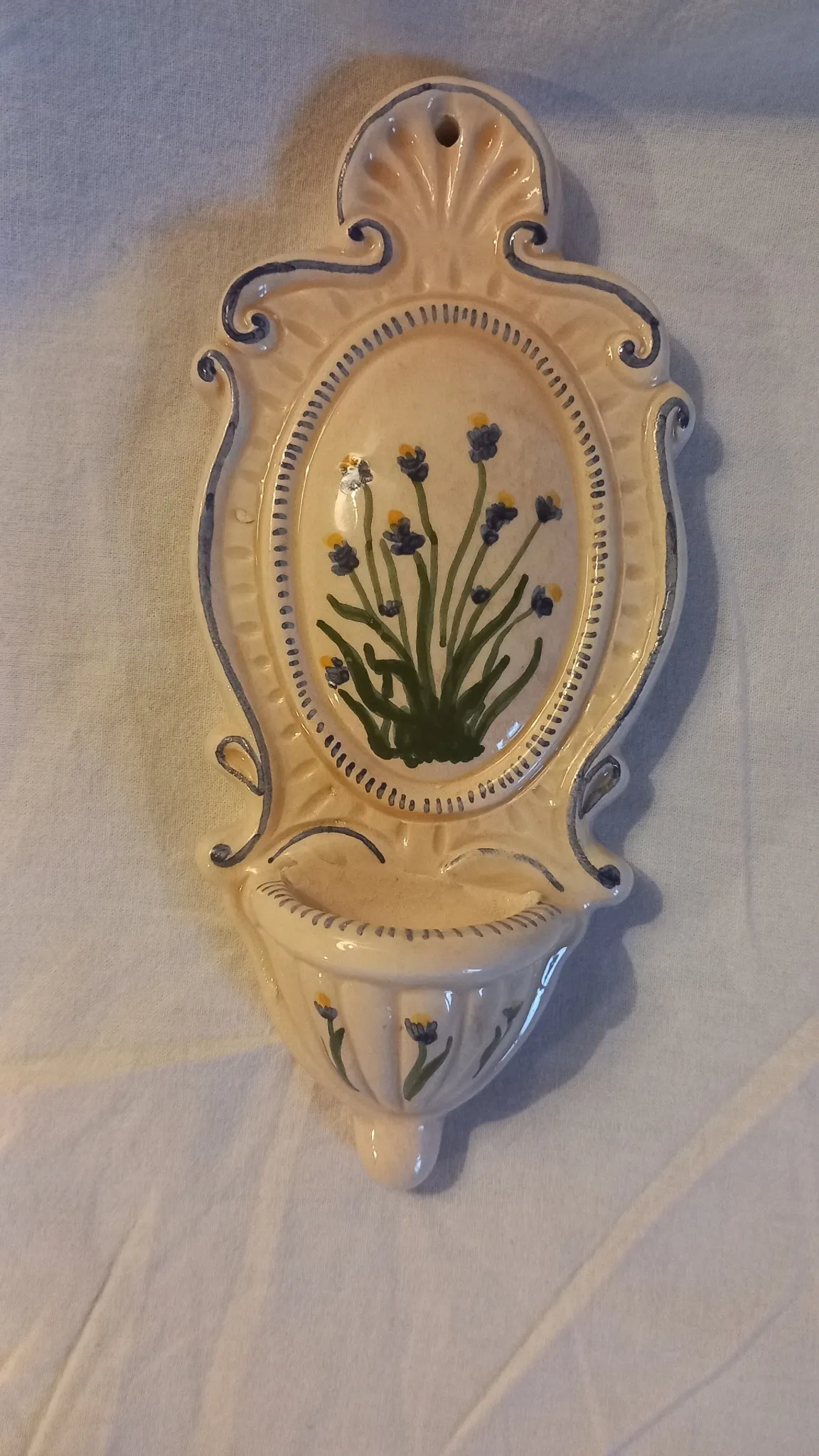 Vintage wall-mounted holy water font in Italian majolica – CAFF Gubbio 20cm