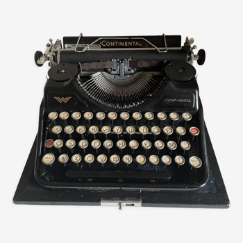 Portable Continental Wanderer typewriter