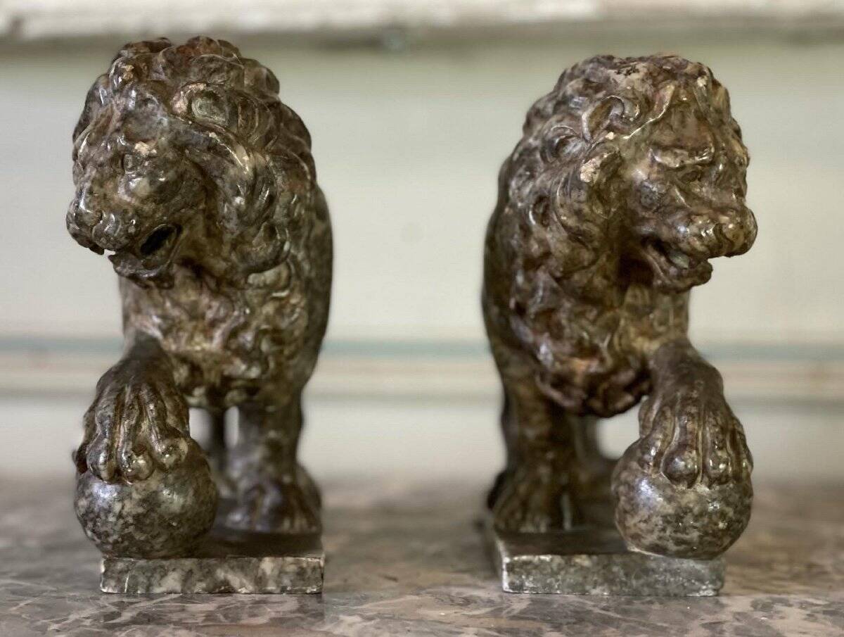 Pair of Medici lions in alabaster, Italy 19th century