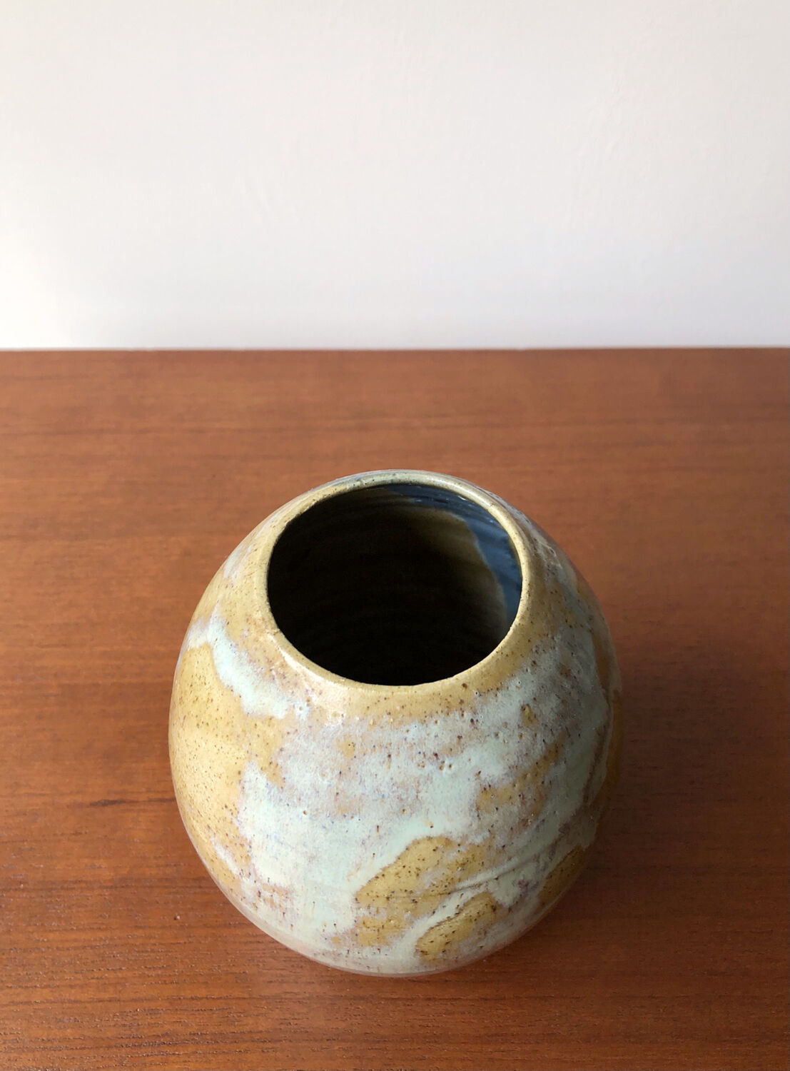 Vase émail bleu et beige