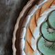 Plat à tarte ancien en barbotine