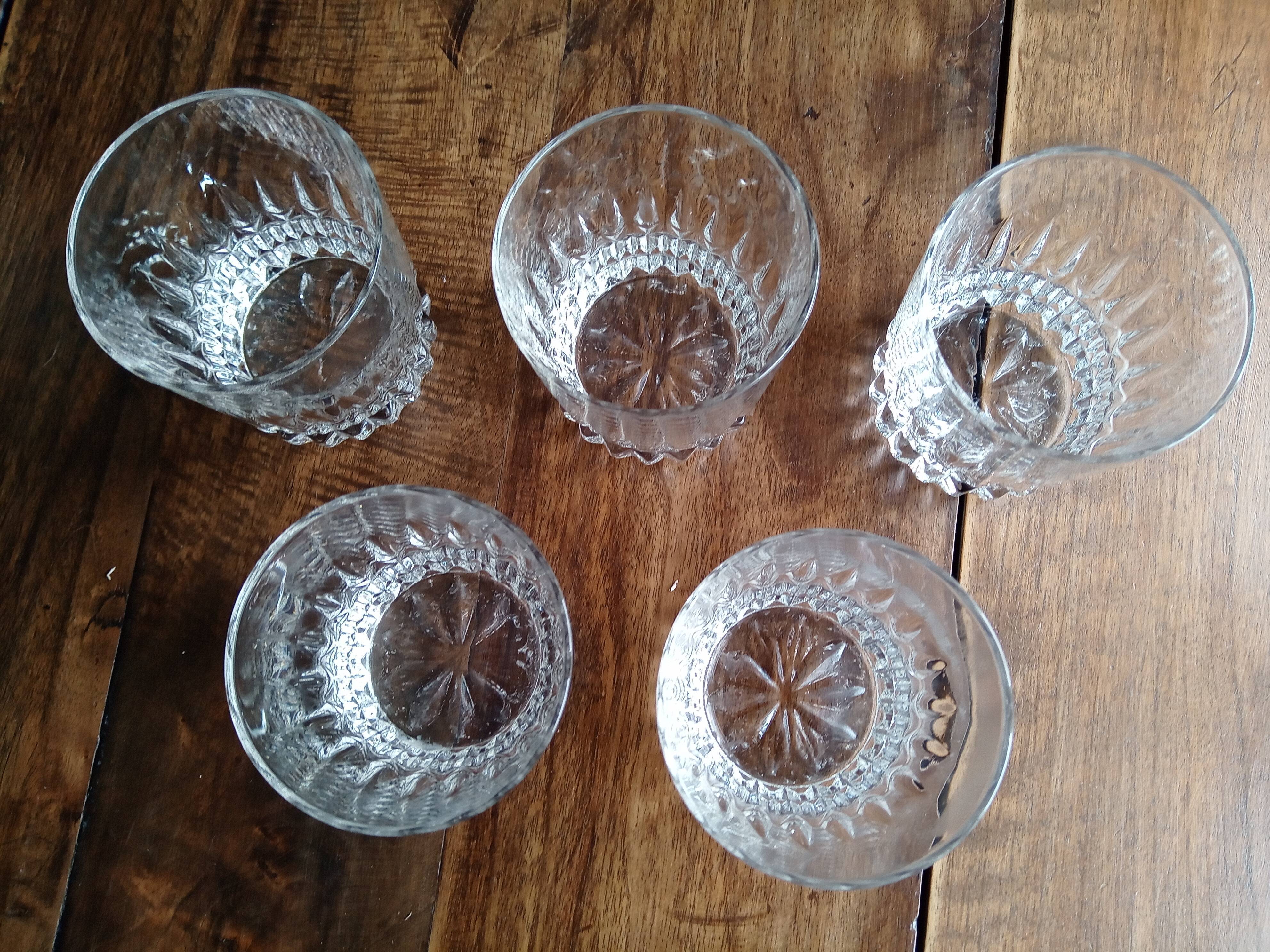 Lot de 5 verres à whisky vintage en verre moulé