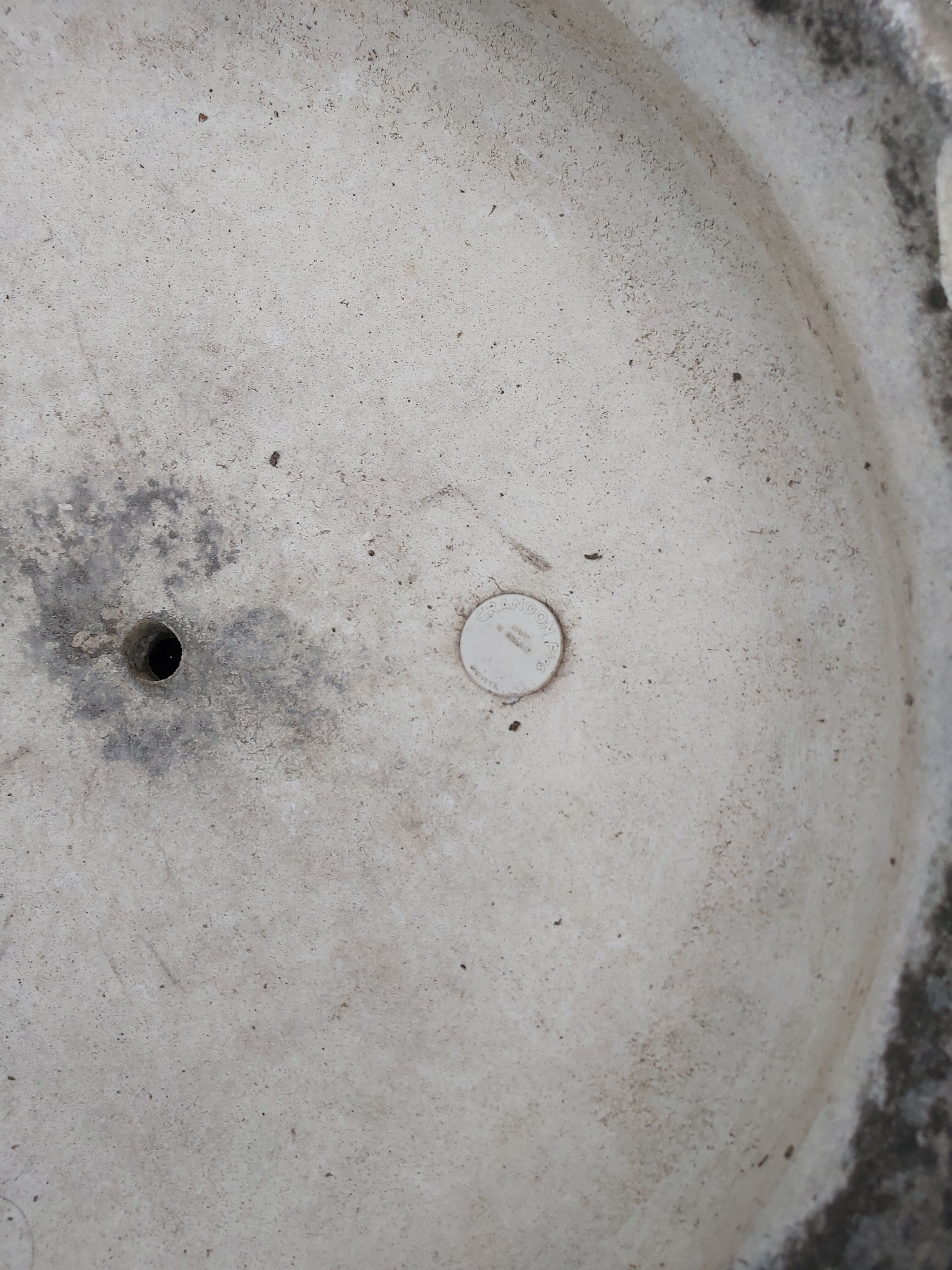 Vasque sur colonne en pierre reconstituée