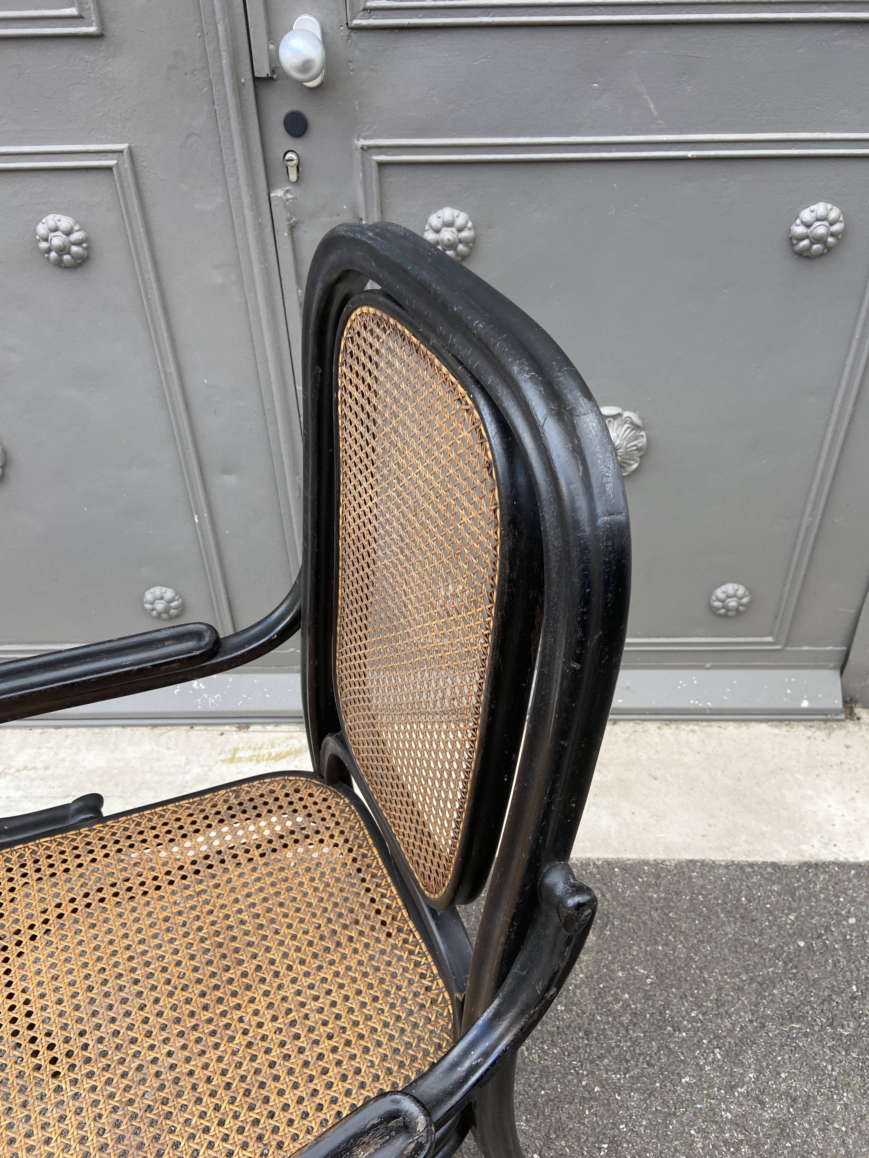 Curved wooden armchair Thonet Nr 1032