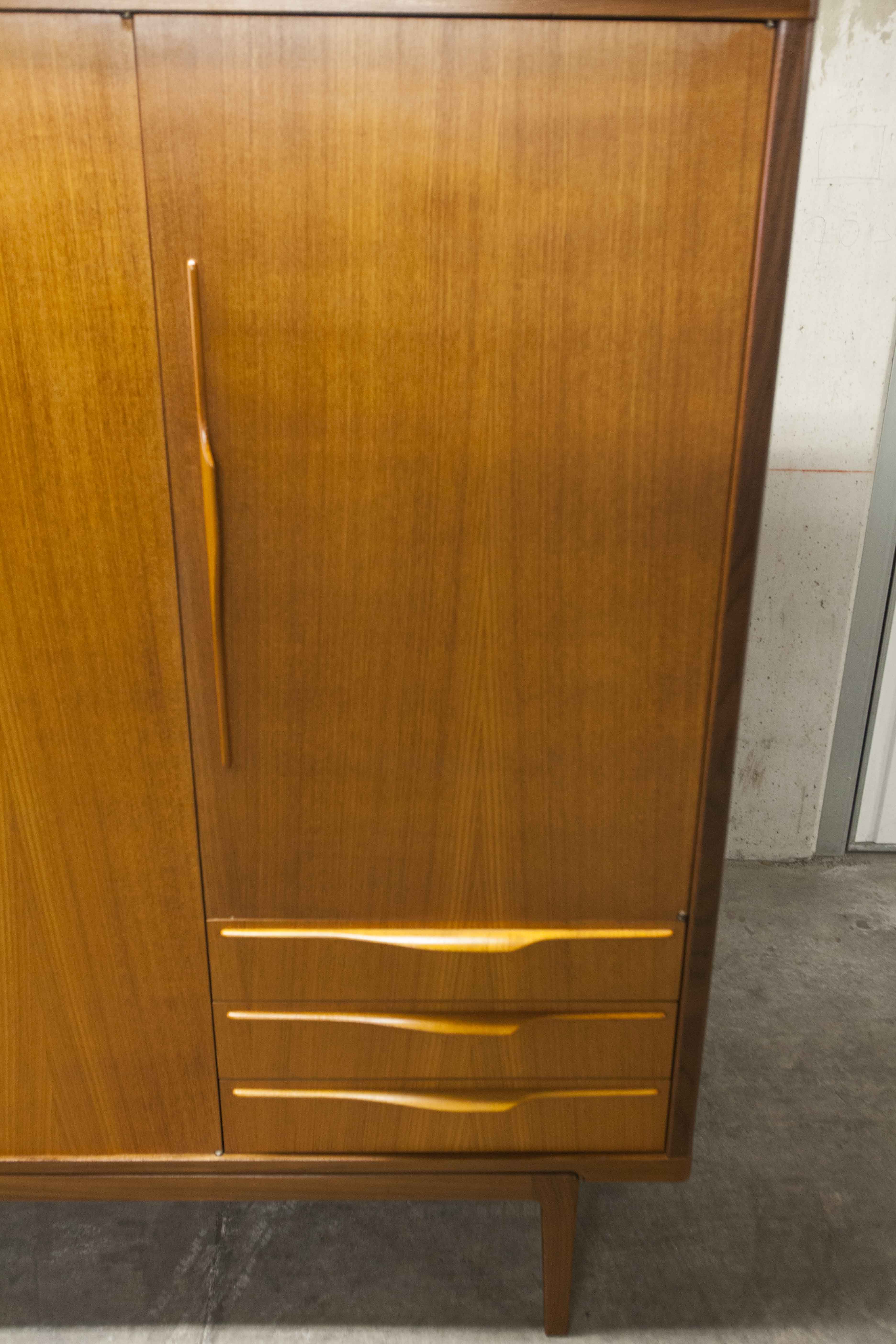 Armoire scandinave en teck 1969 NF Ameublement 202