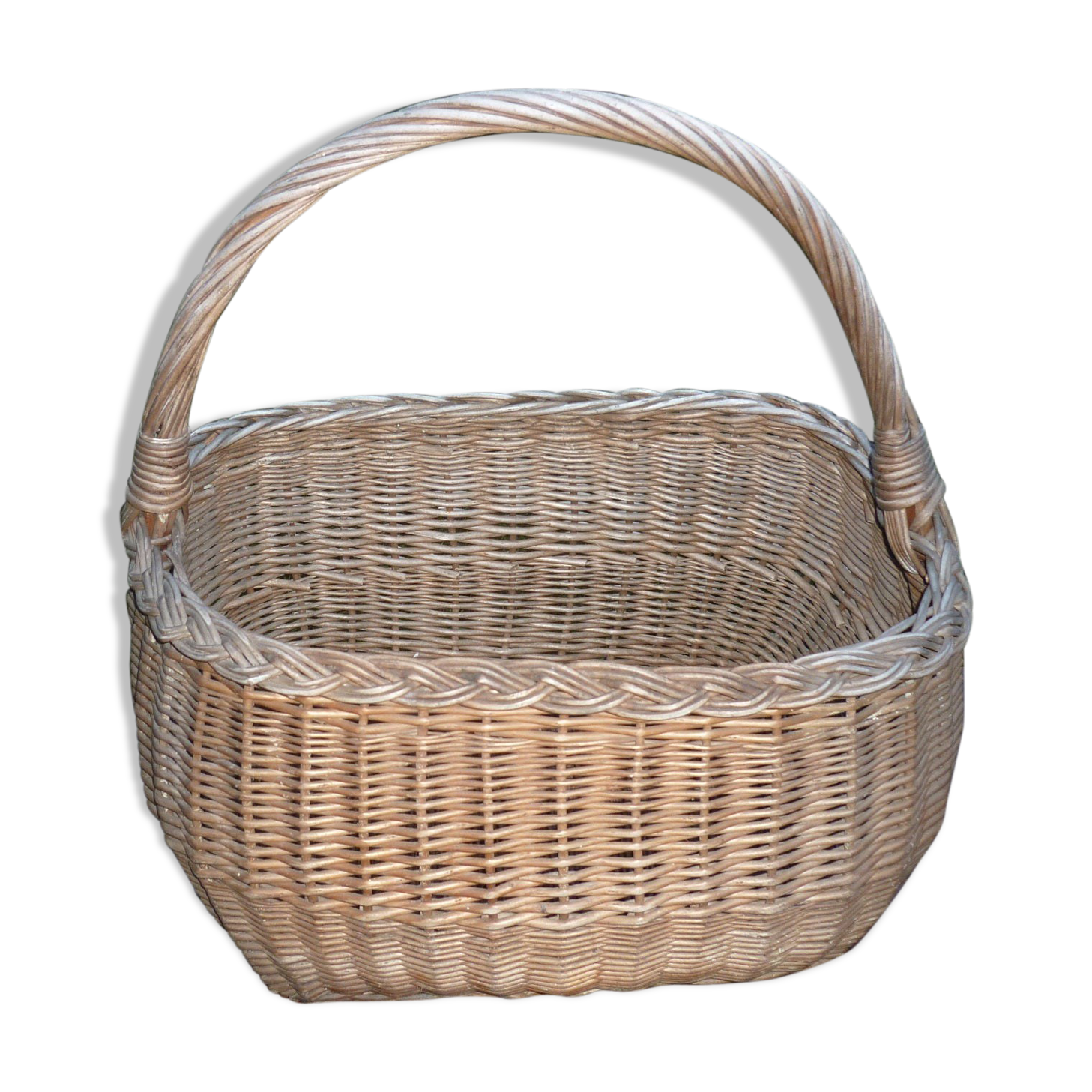 Wicker racing basket with old handle